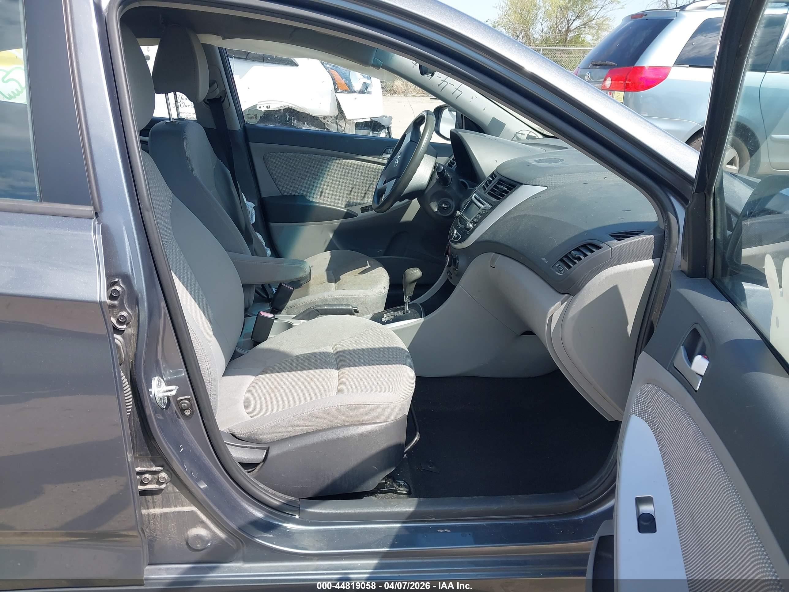 HYUNDAI ACCENT image 5