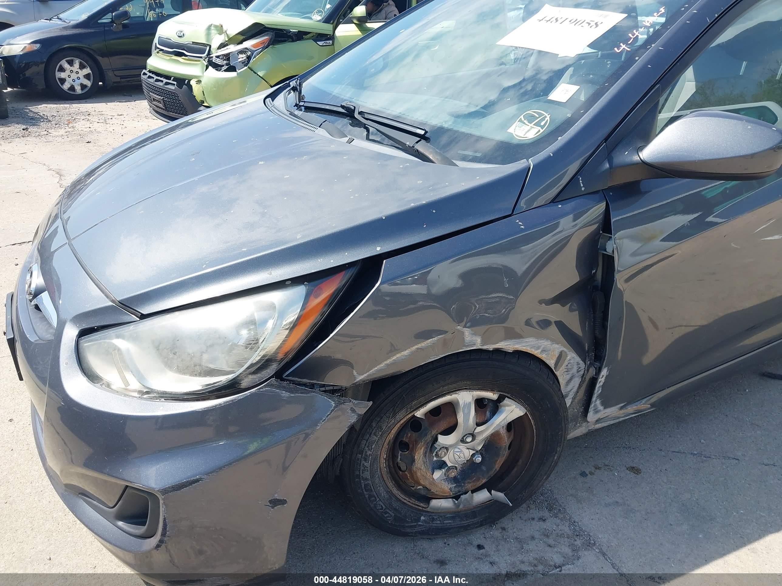 HYUNDAI ACCENT image 6
