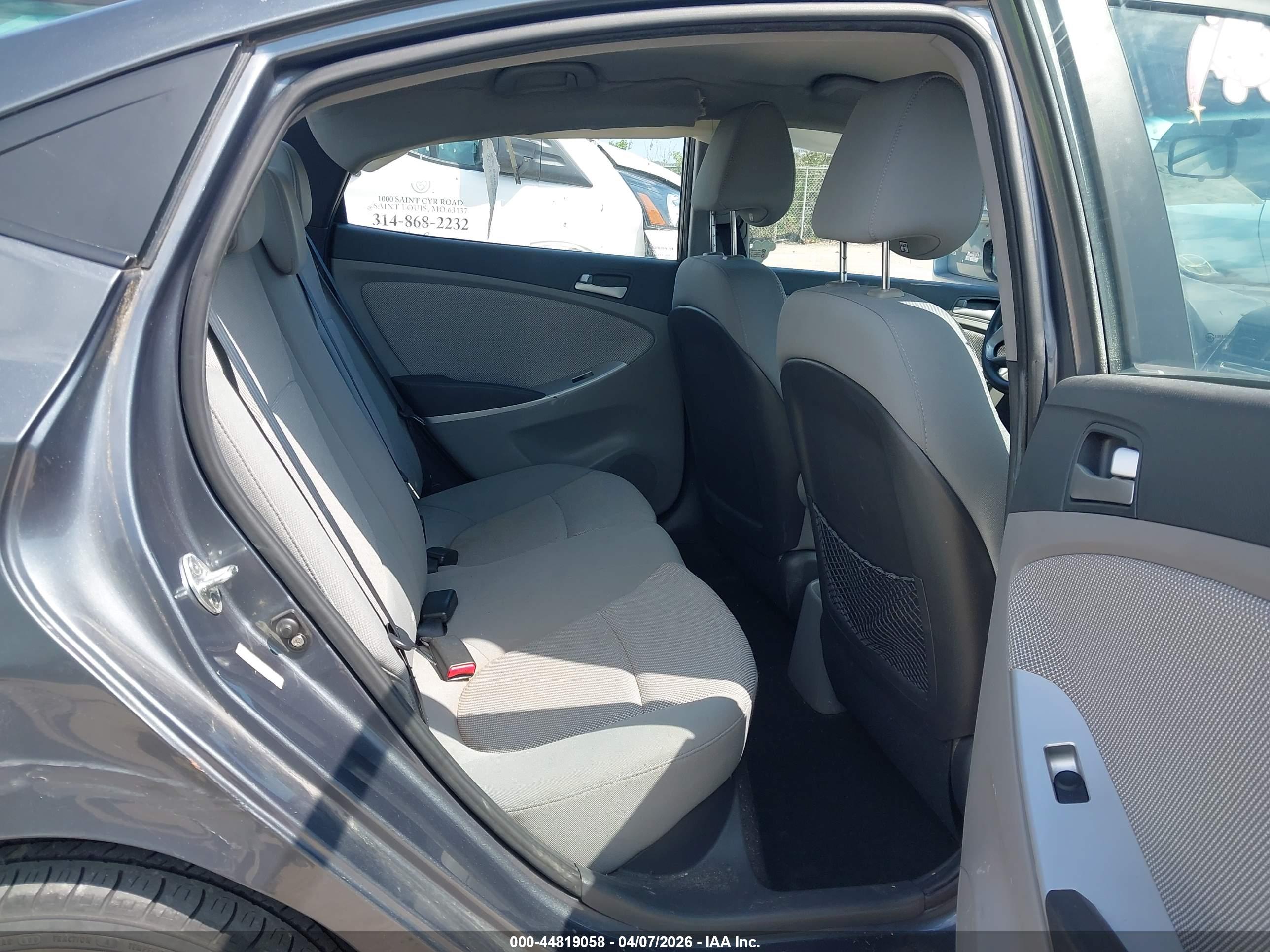 HYUNDAI ACCENT image 8