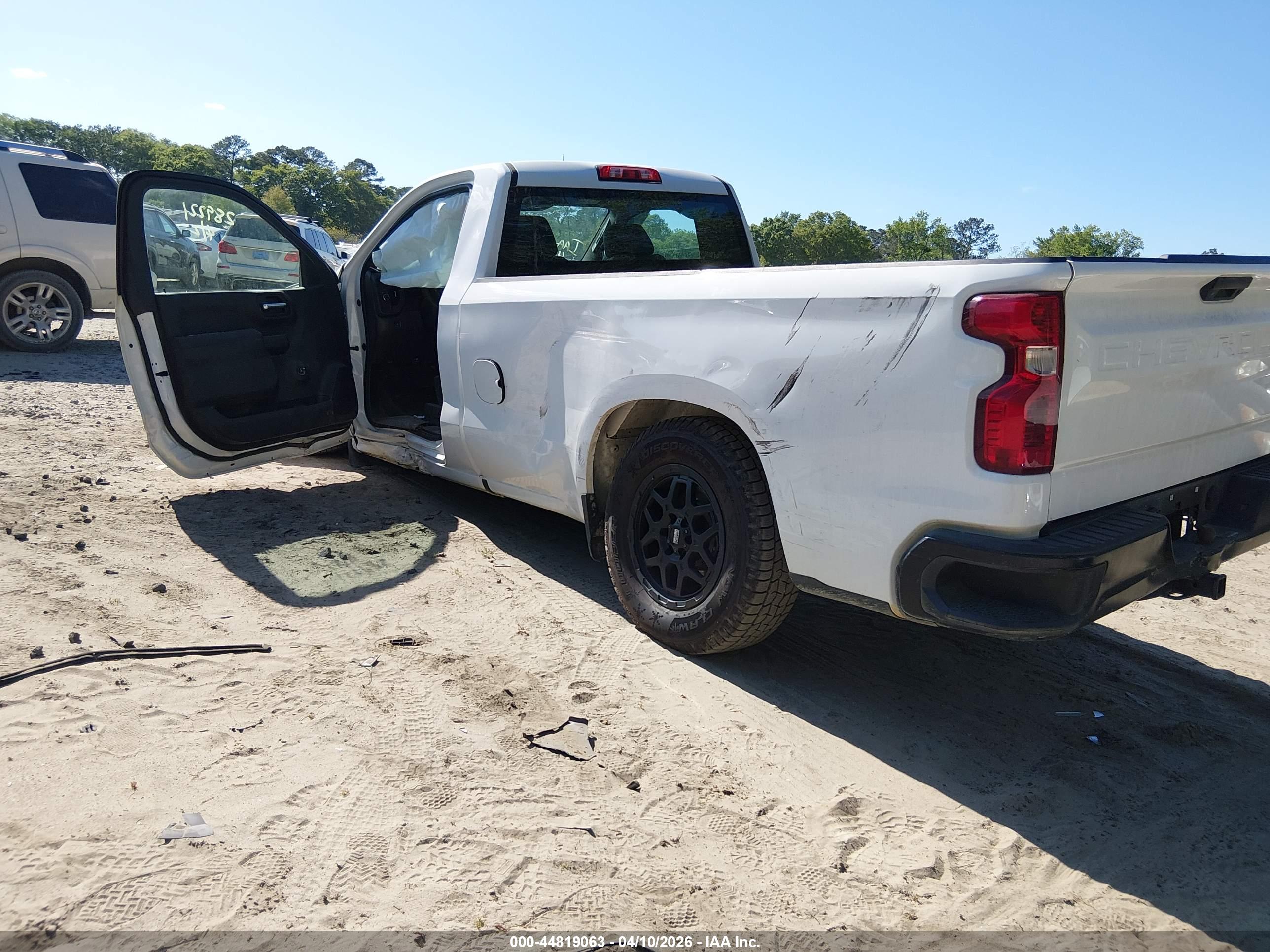 CHEVROLET SILVERADO image 3