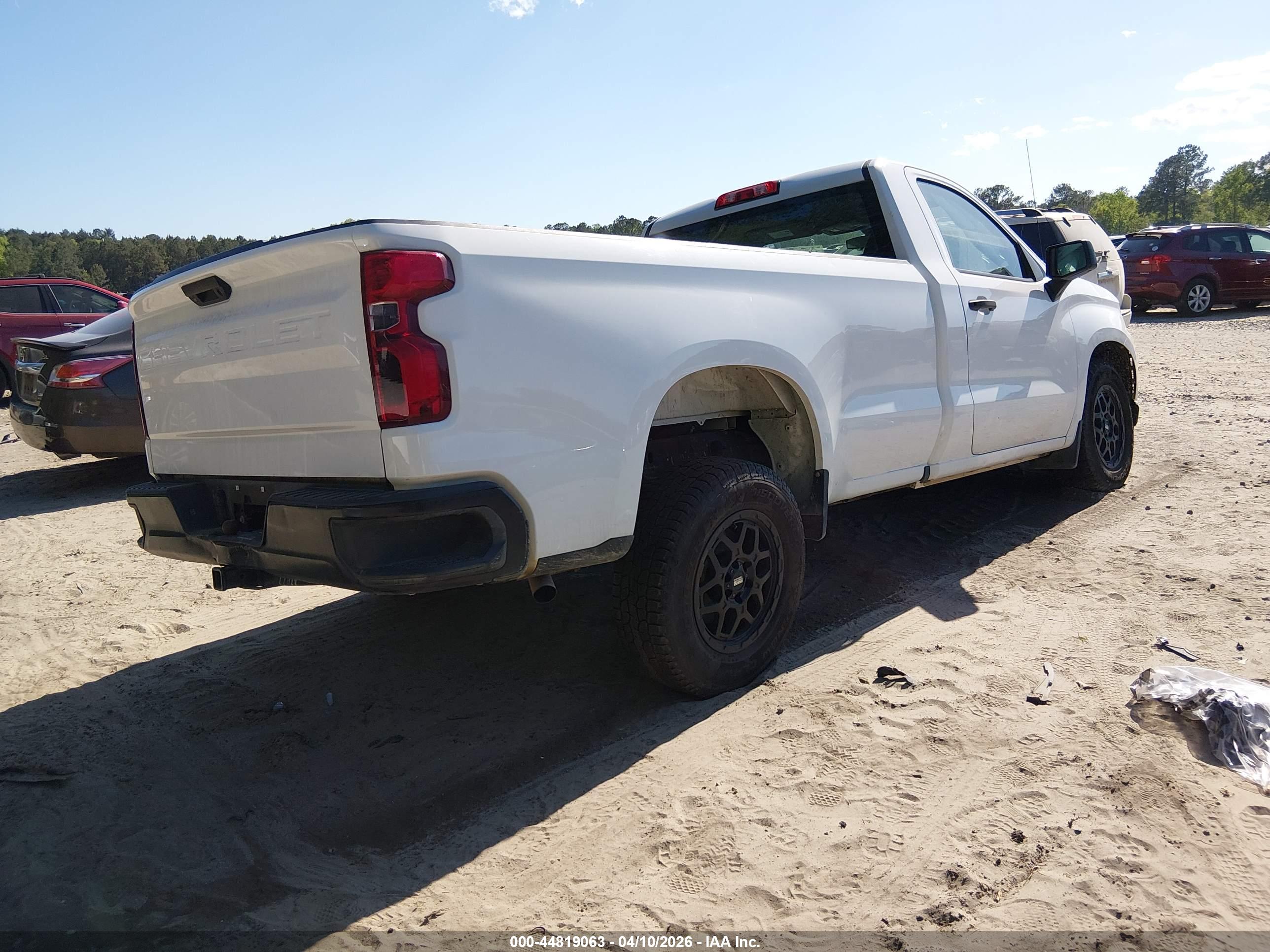 CHEVROLET SILVERADO image 4