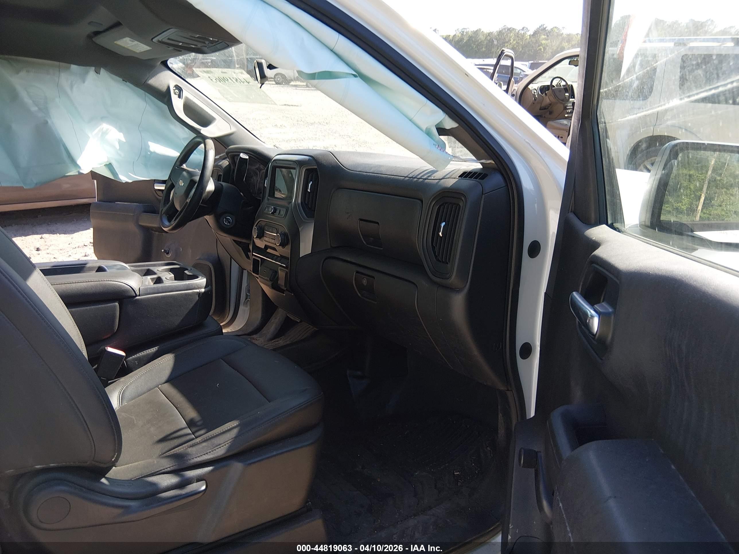CHEVROLET SILVERADO image 5