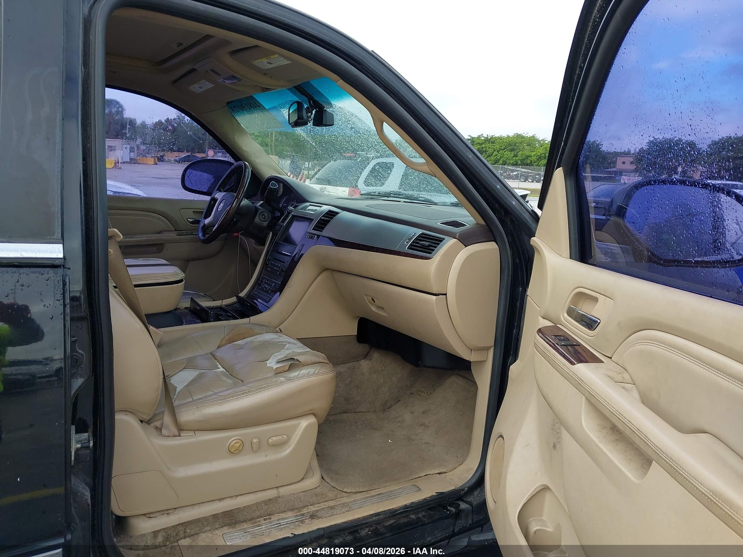 CADILLAC ESCALADE image 5