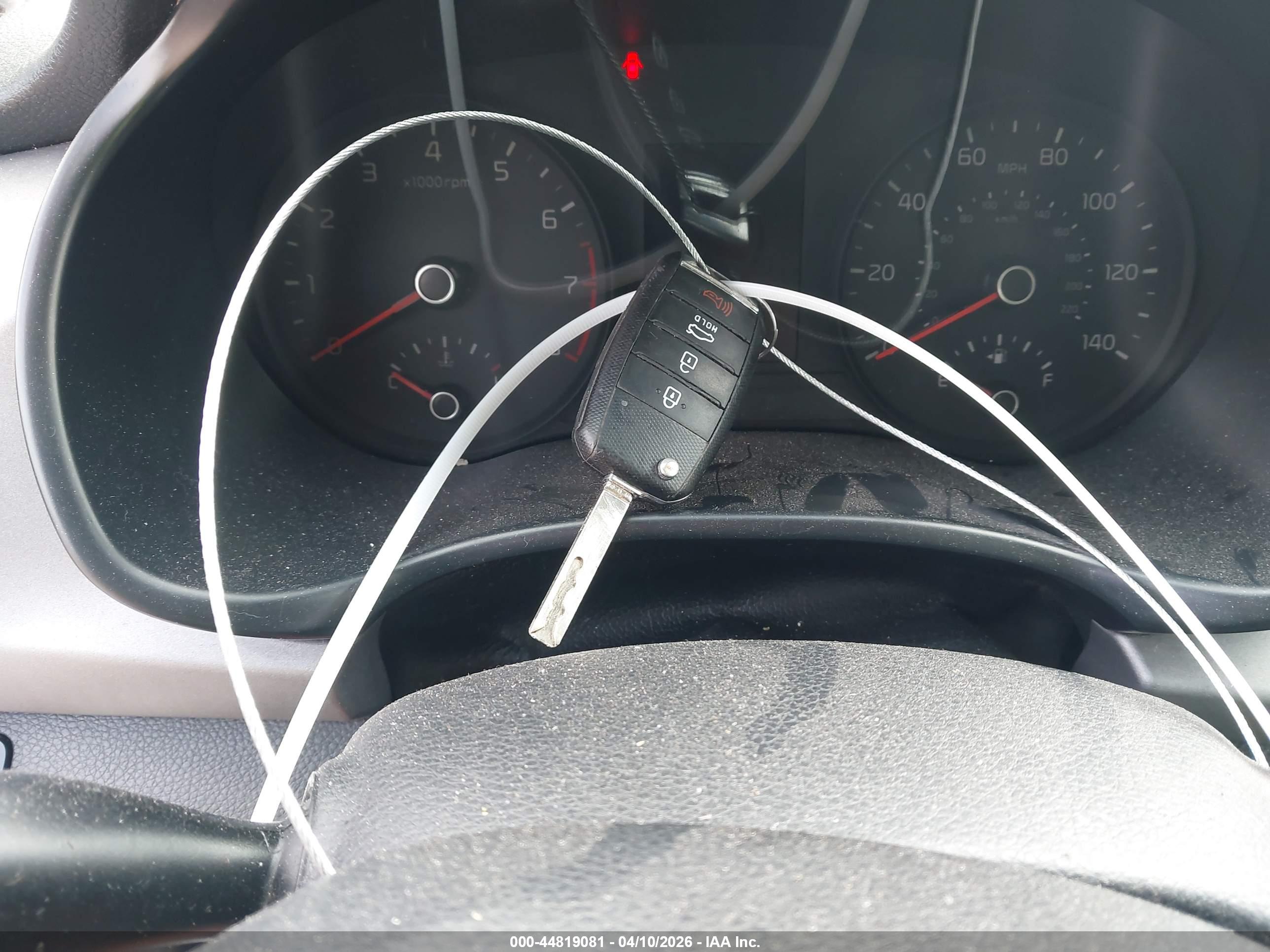 KIA RIO image 11