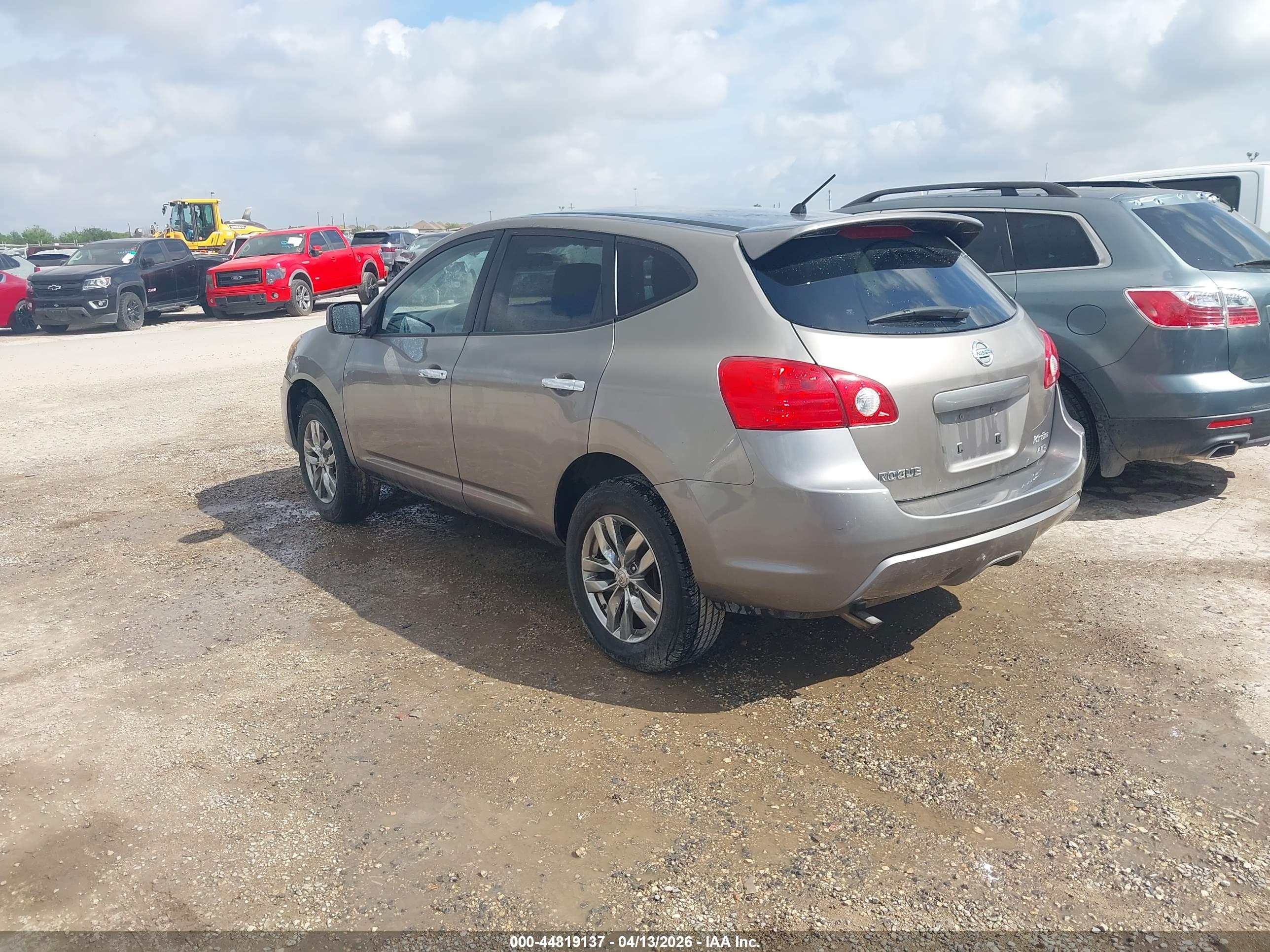 NISSAN ROGUE image 3