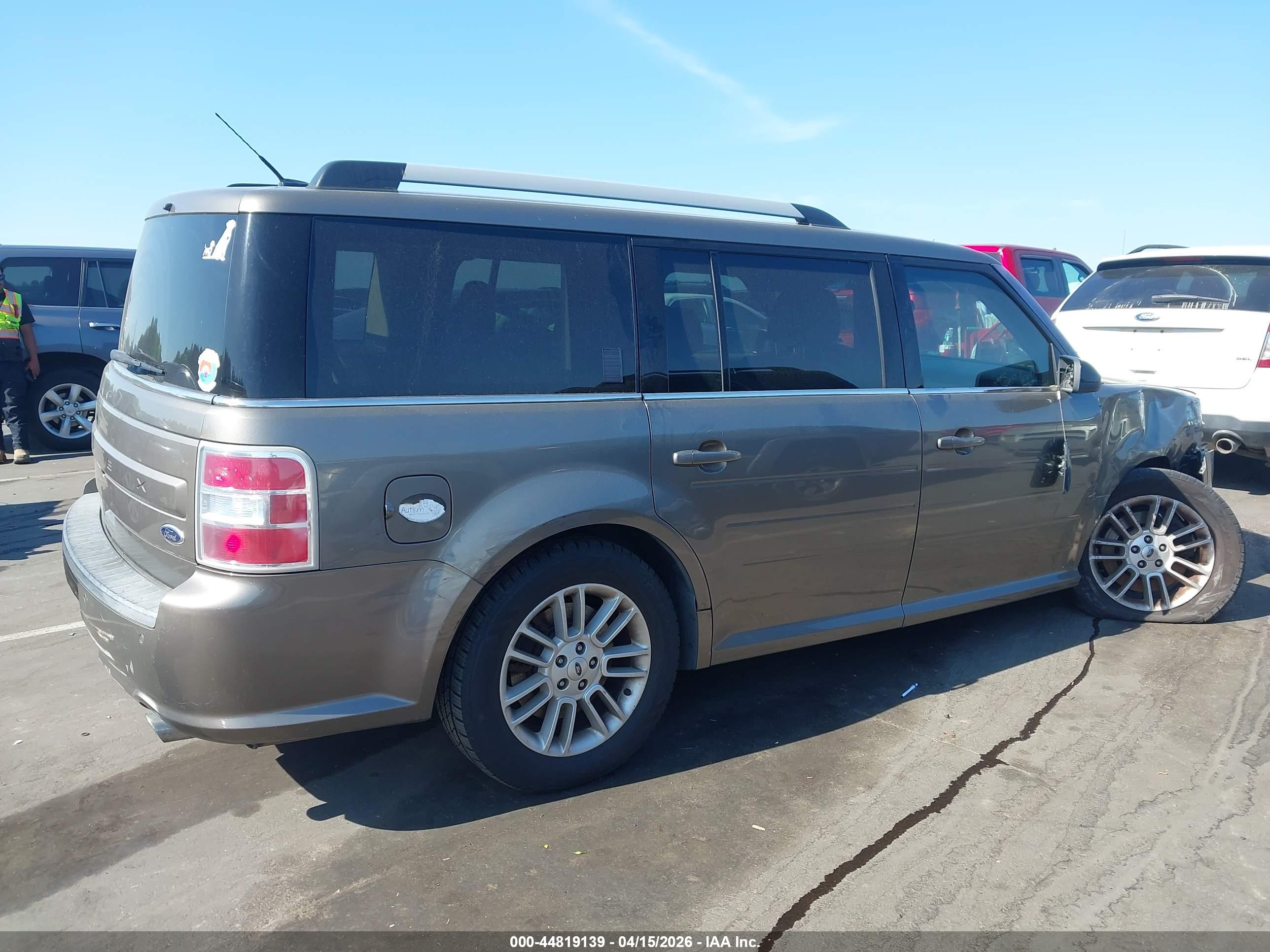 FORD FLEX image 4