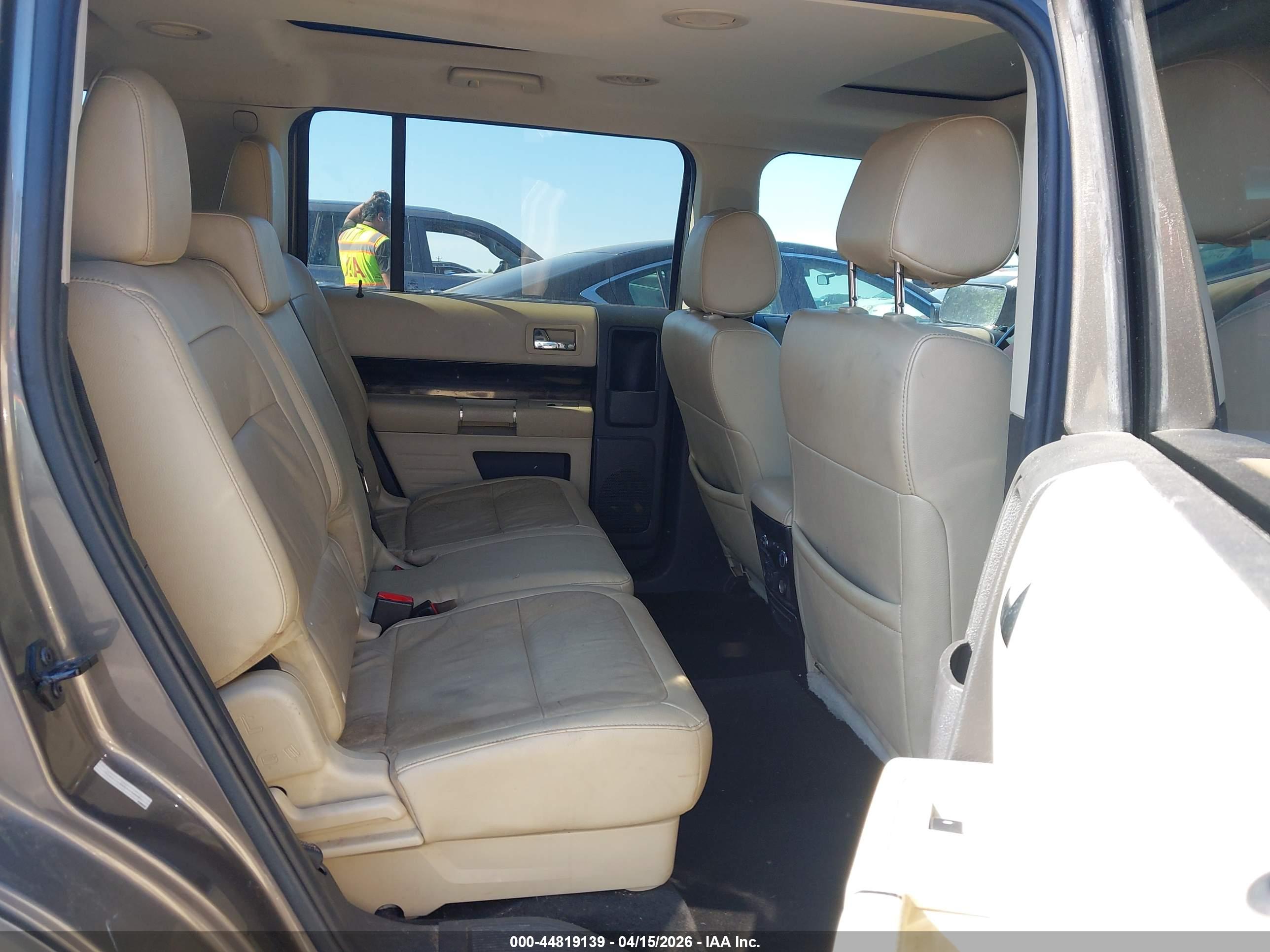 FORD FLEX image 8