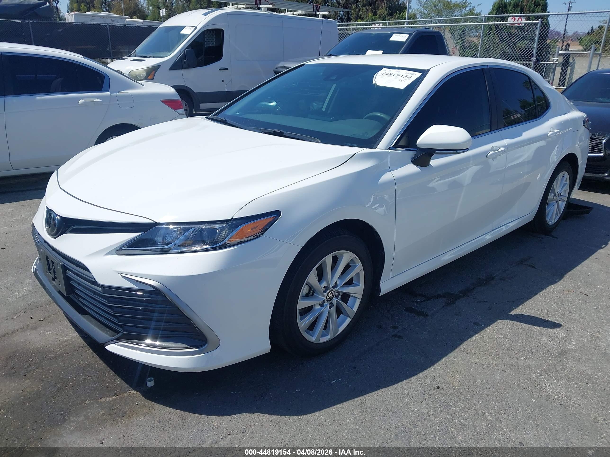 TOYOTA CAMRY image 2