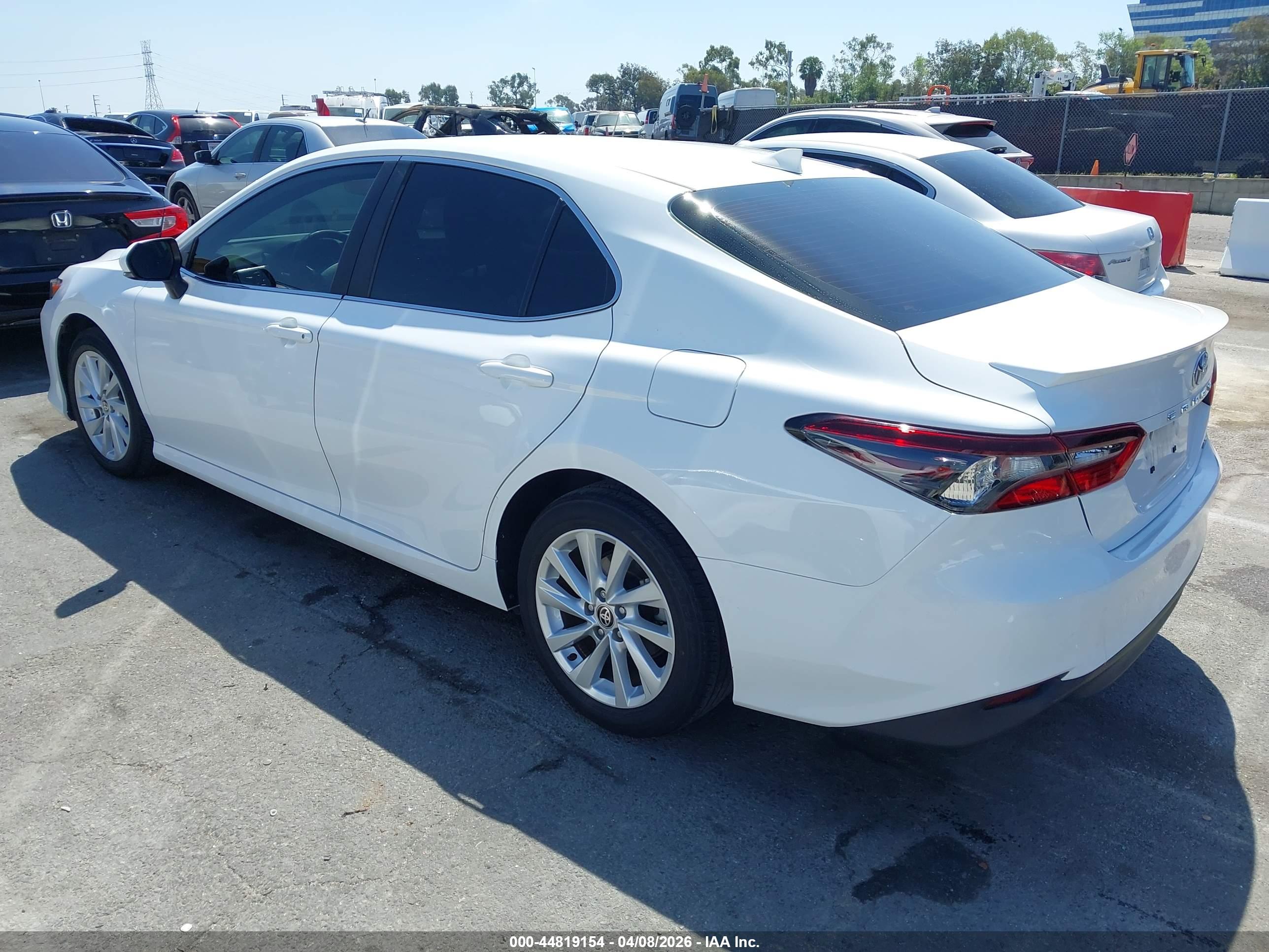 TOYOTA CAMRY image 3