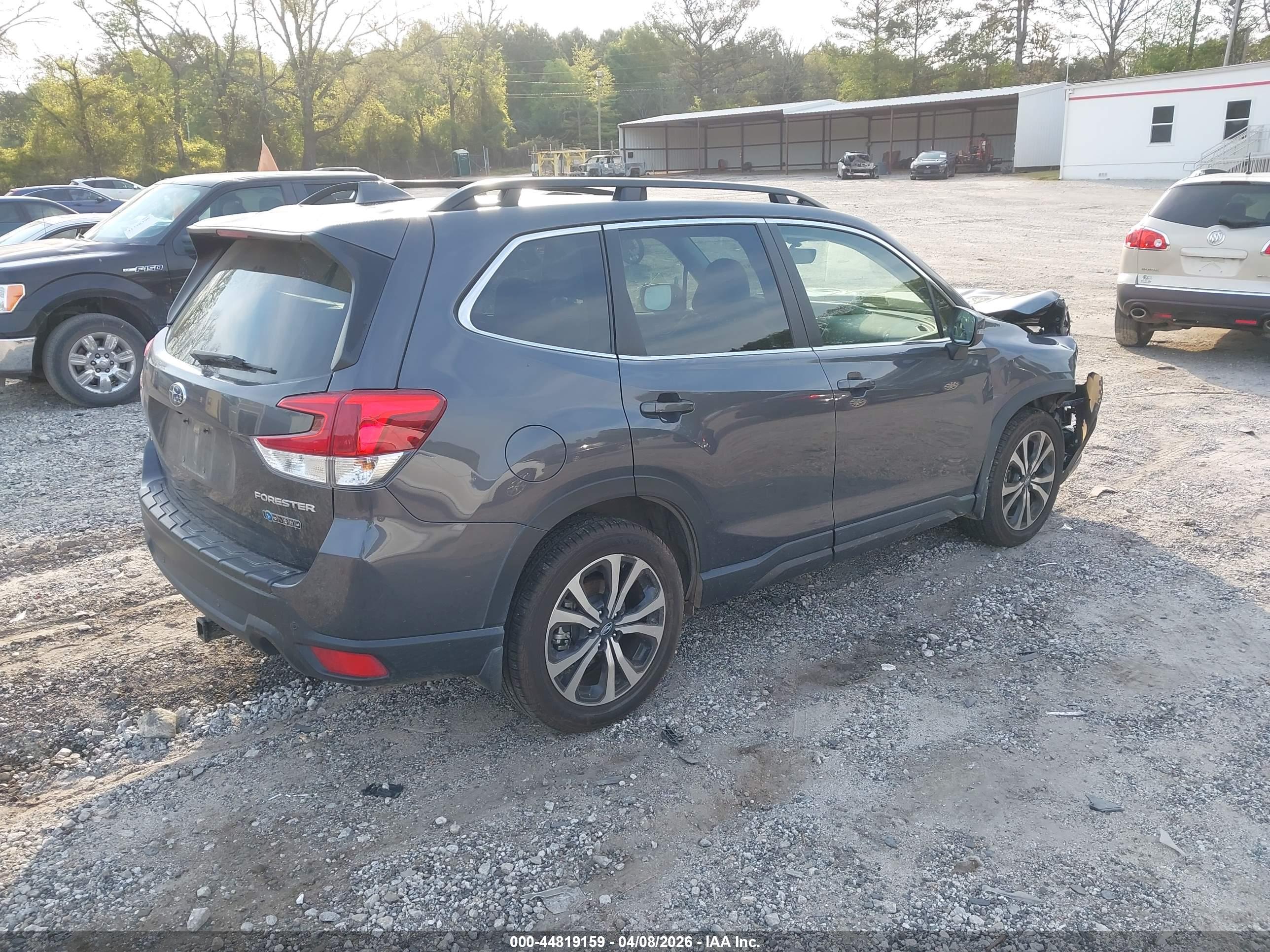 SUBARU FORESTER image 4