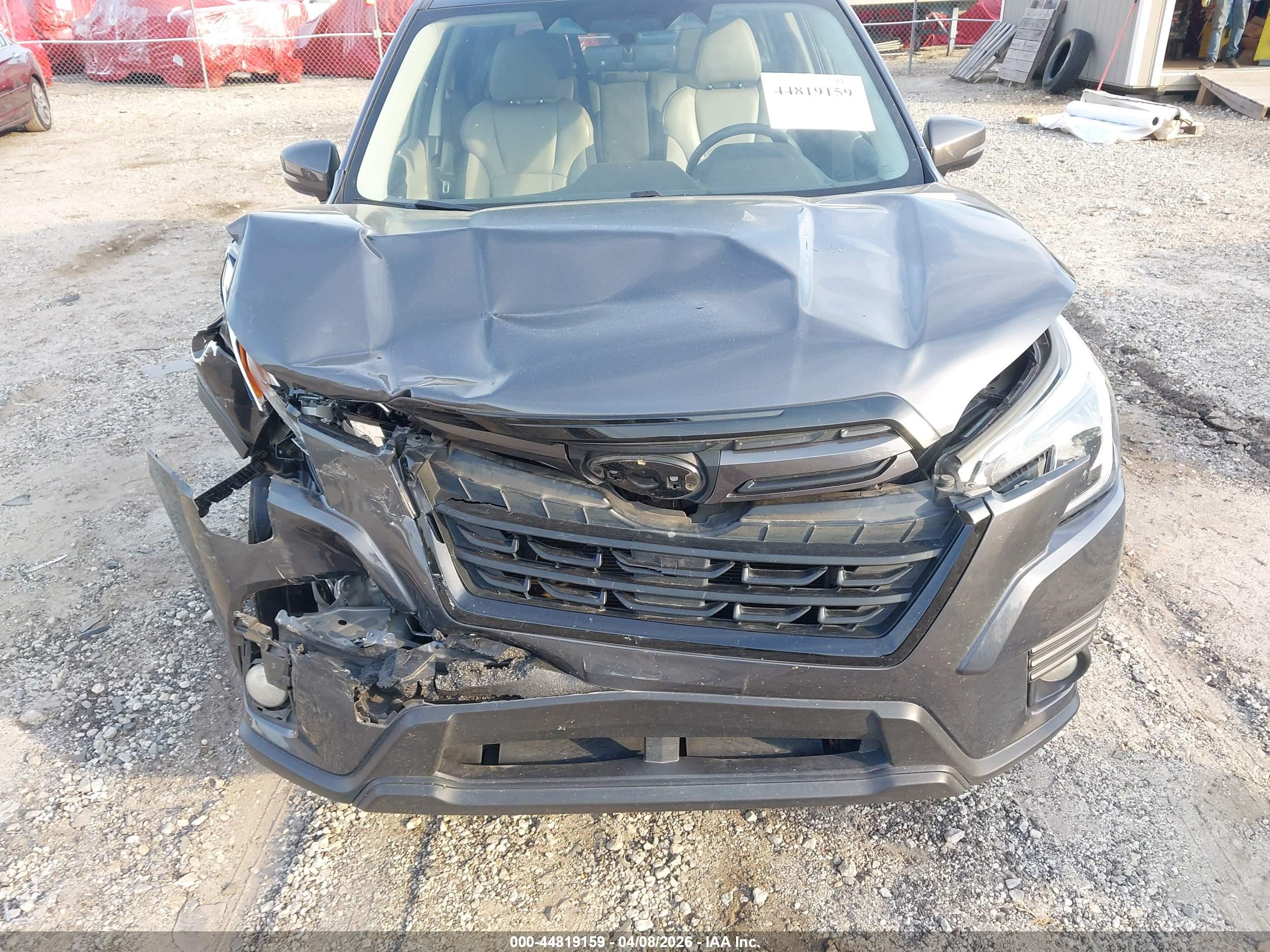 SUBARU FORESTER image 6
