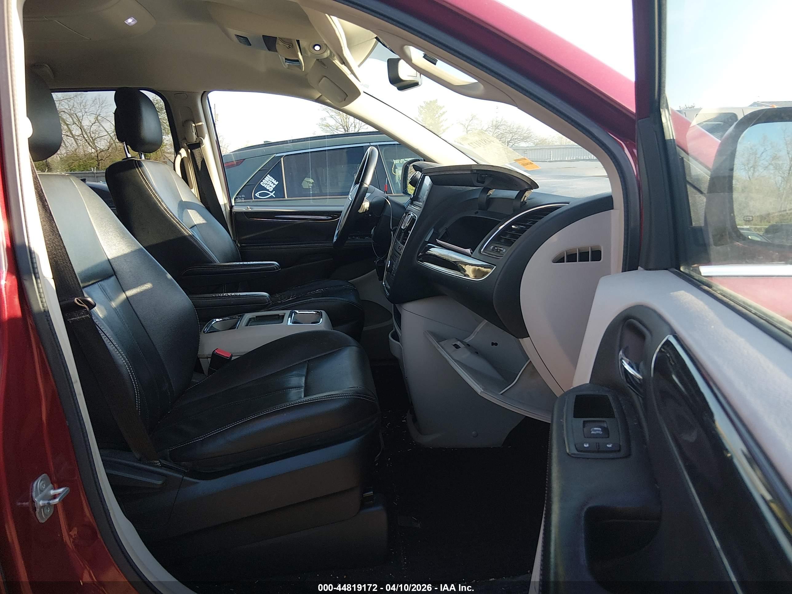 CHRYSLER TOWN image 5
