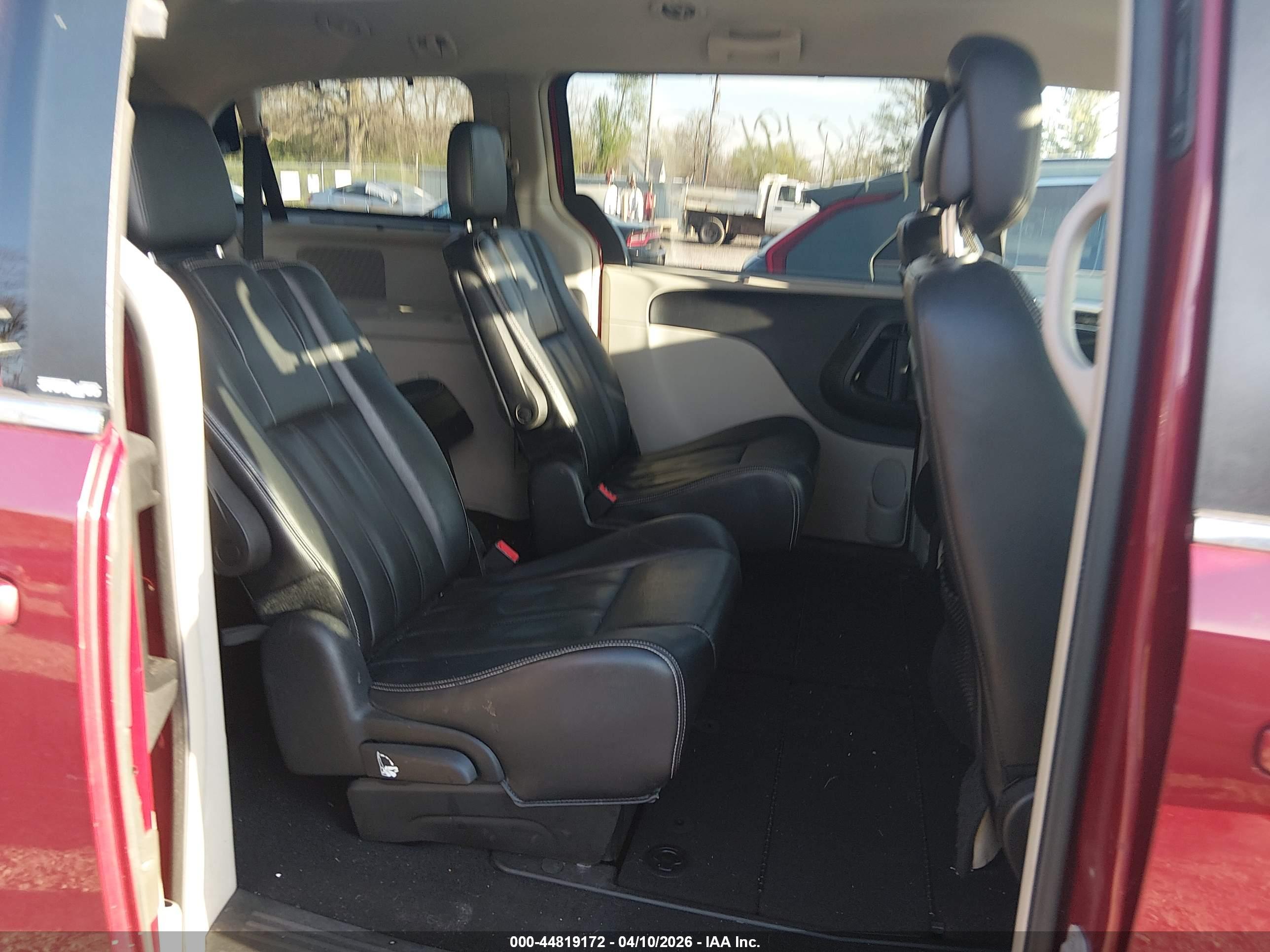 CHRYSLER TOWN image 8