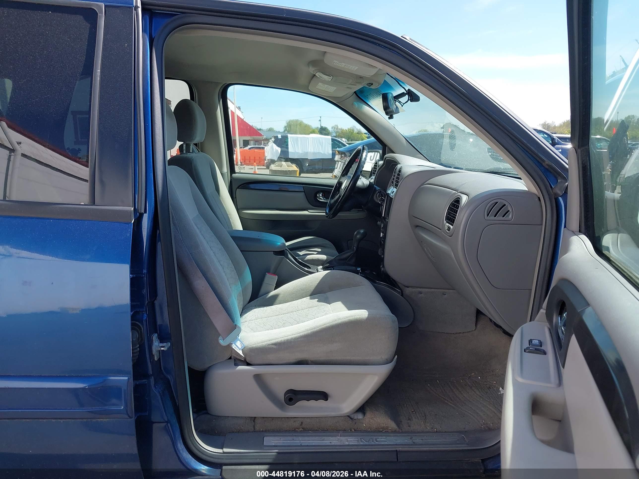 GMC ENVOY image 5