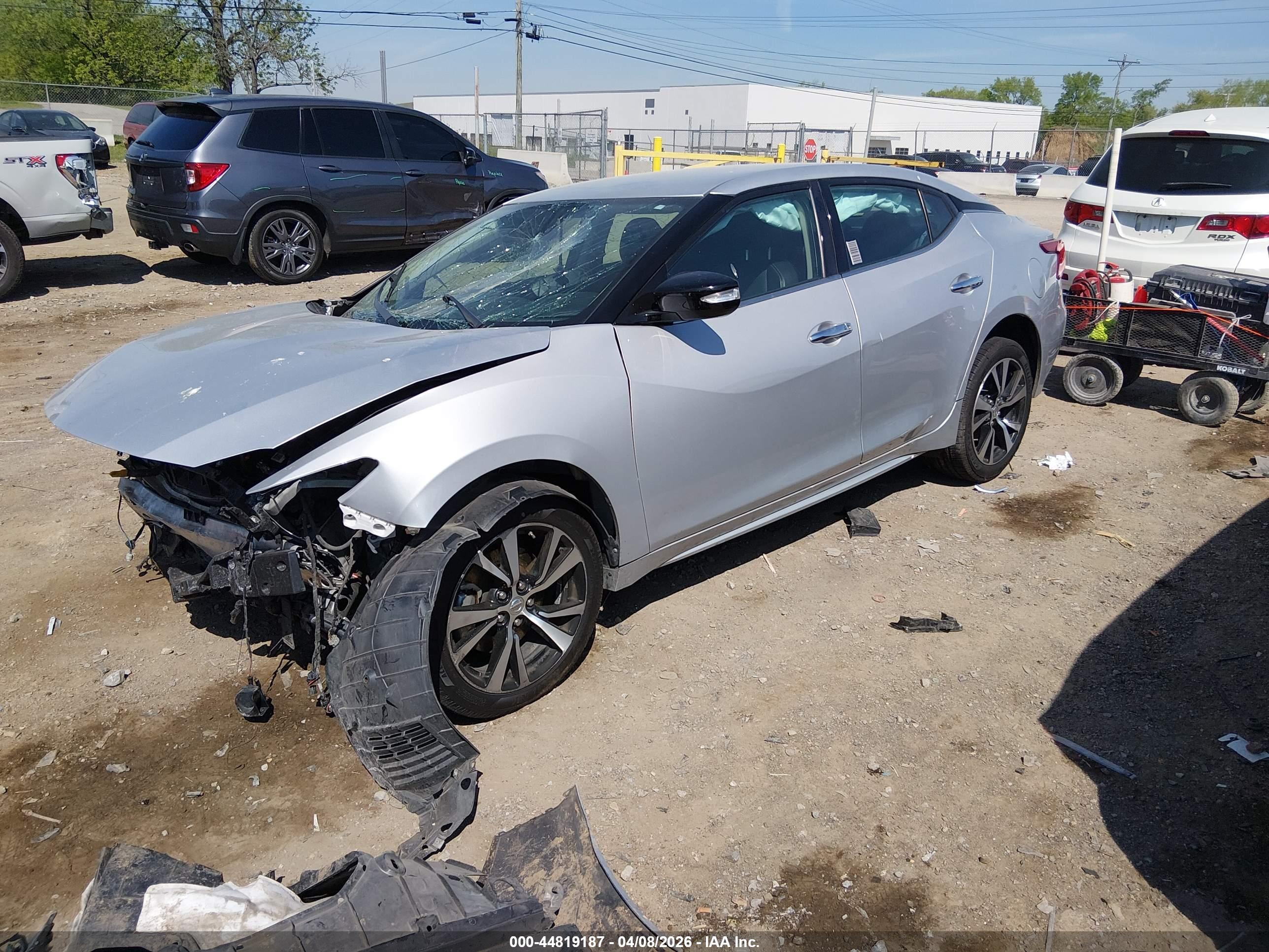NISSAN MAXIMA image 2