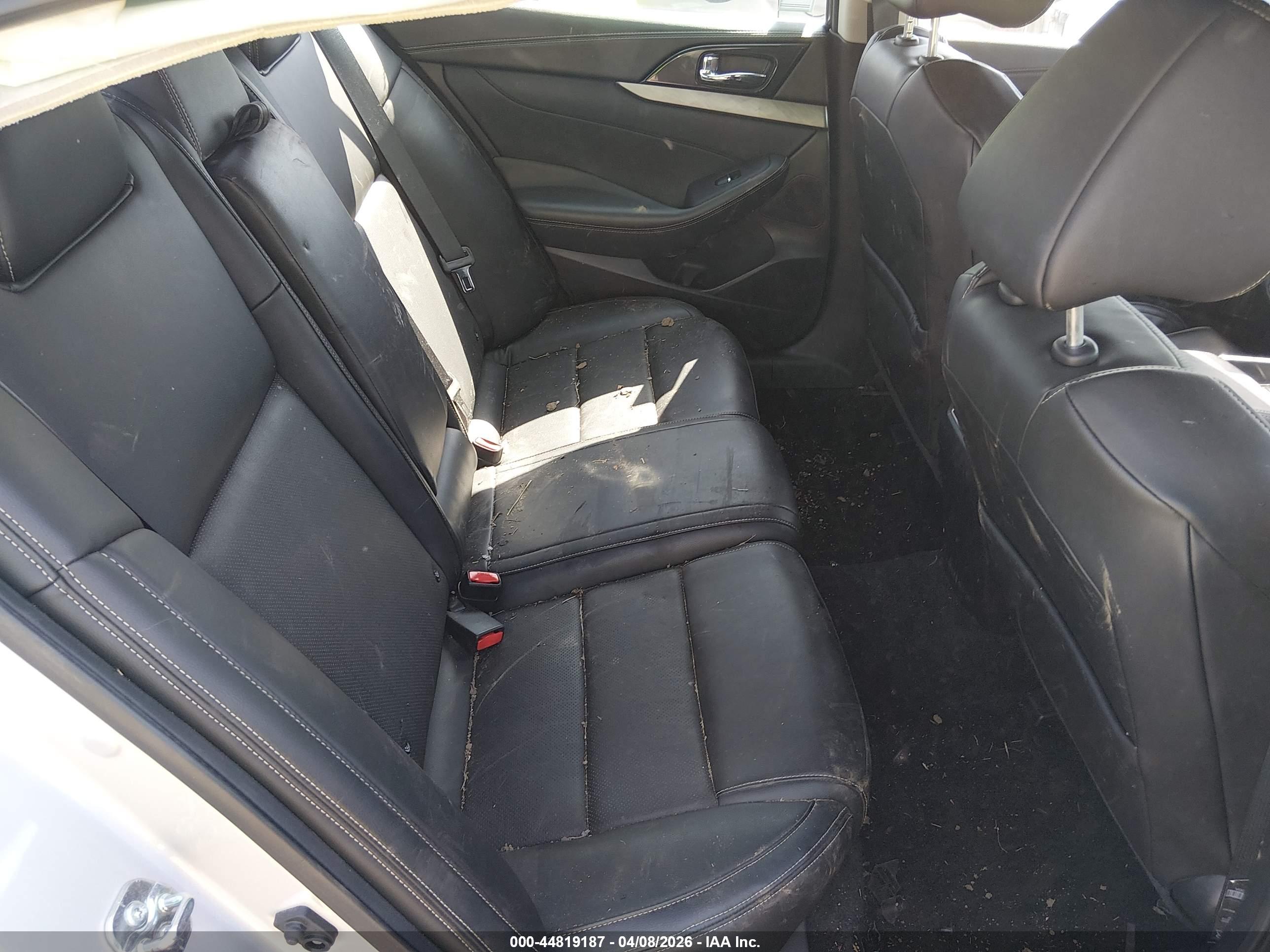 NISSAN MAXIMA image 8