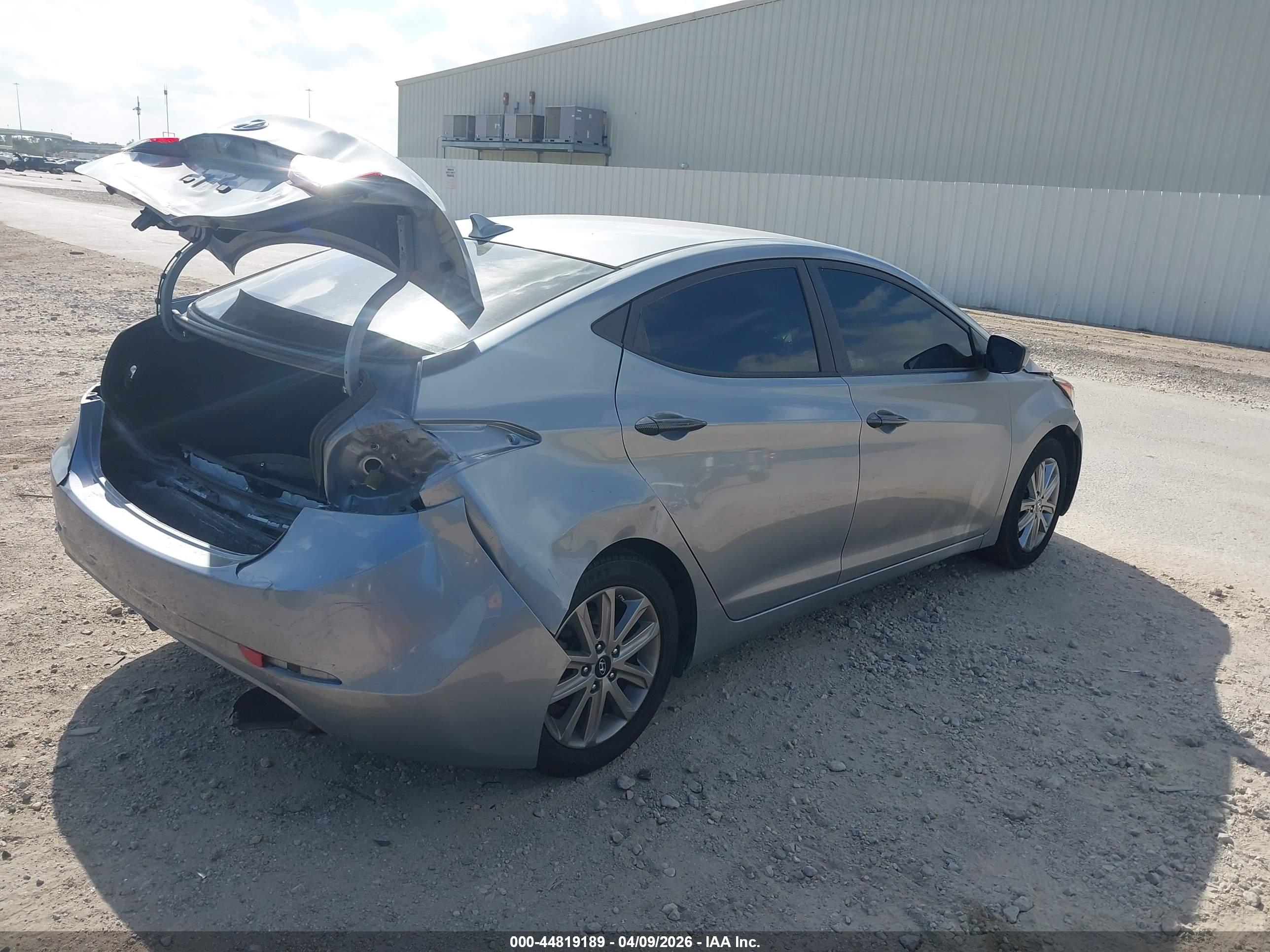 HYUNDAI ELANTRA image 4