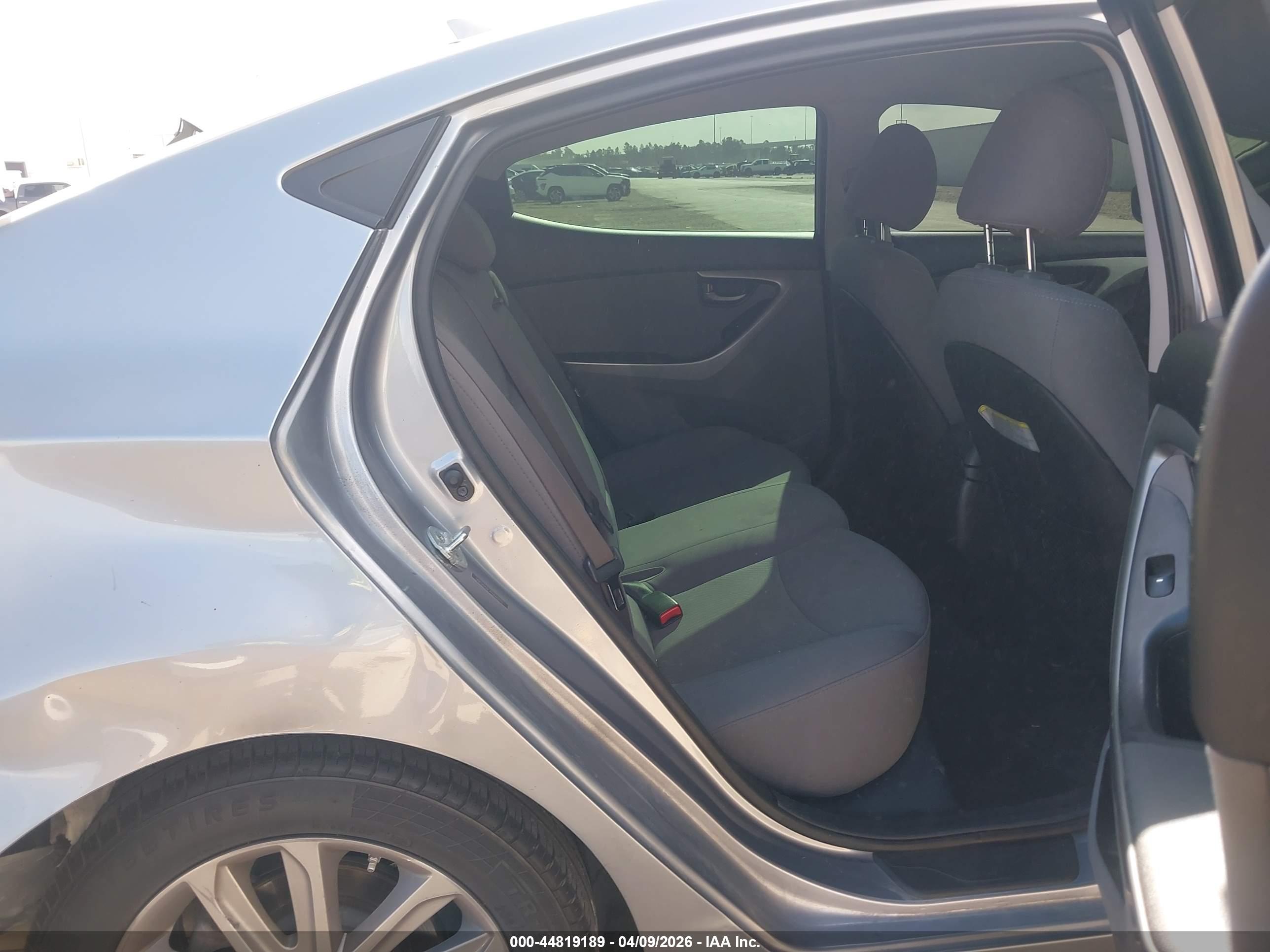 HYUNDAI ELANTRA image 8