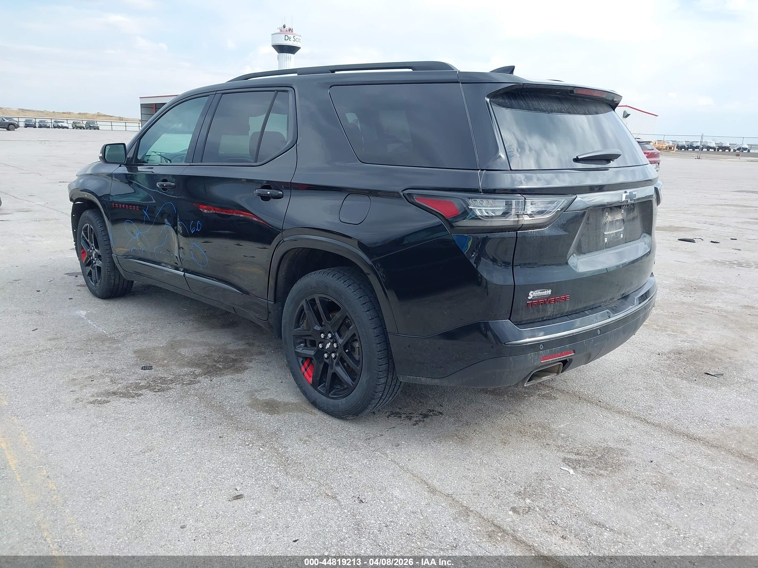 CHEVROLET TRAVERSE image 3