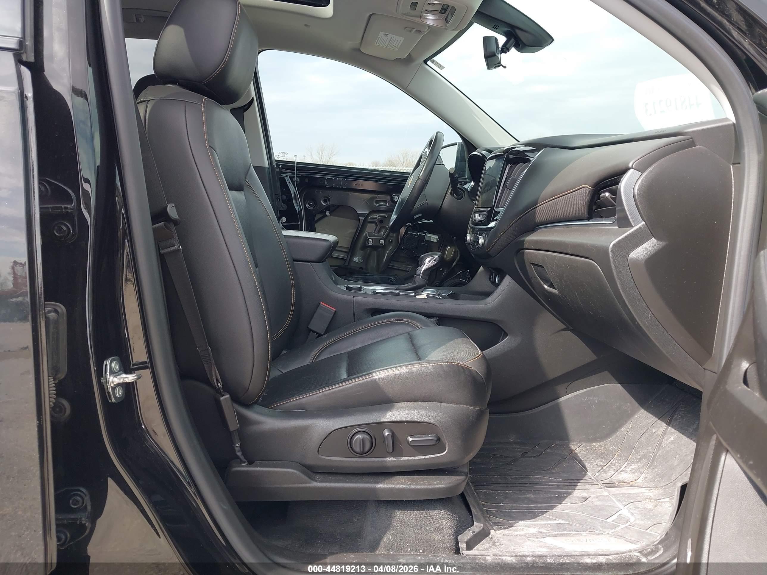 CHEVROLET TRAVERSE image 5