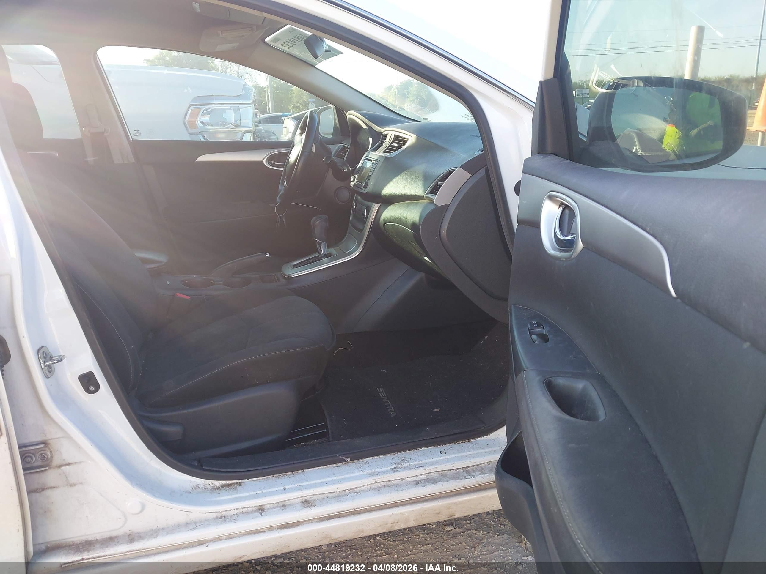 NISSAN SENTRA image 5