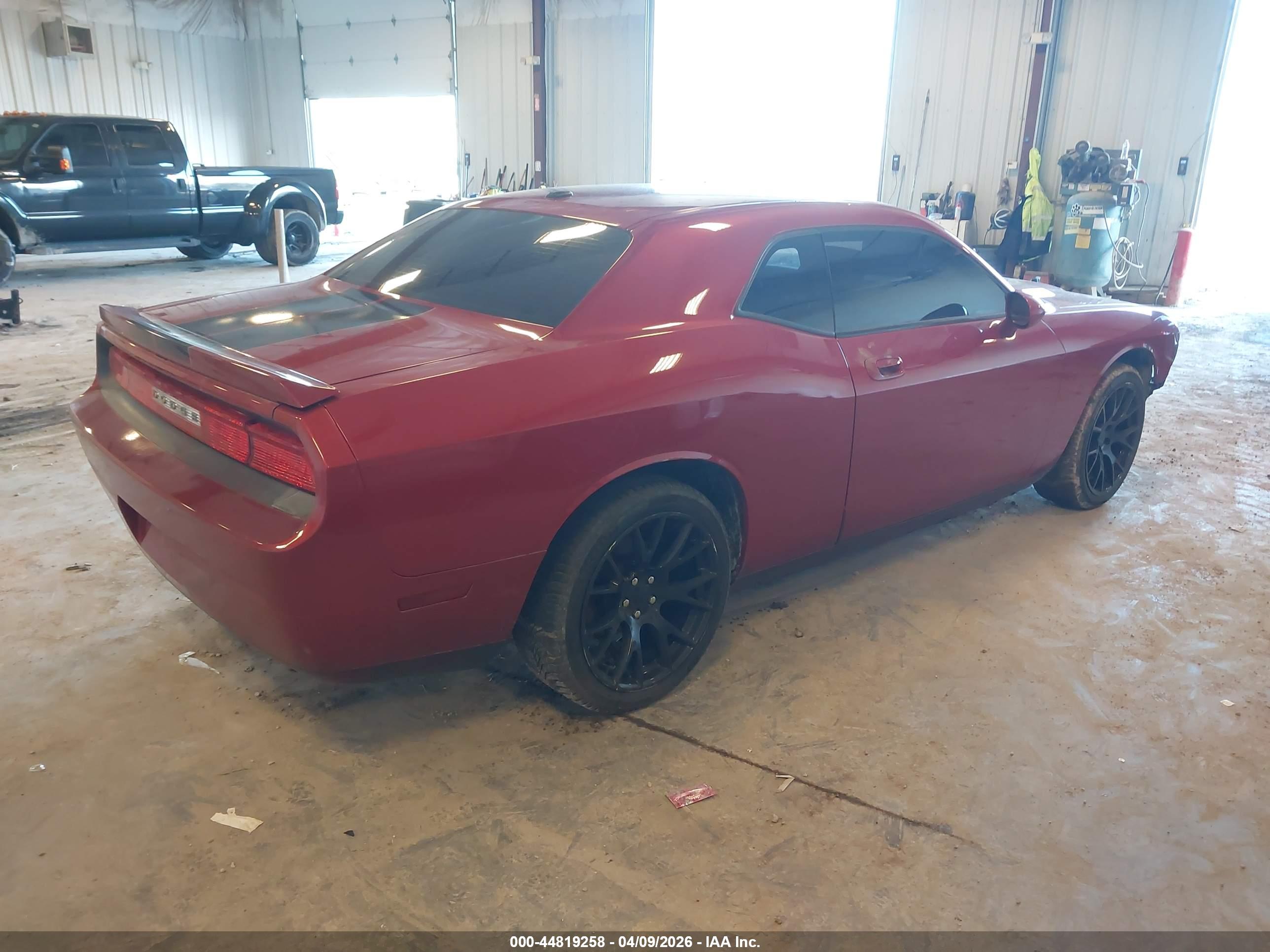 DODGE CHALLENGER image 4