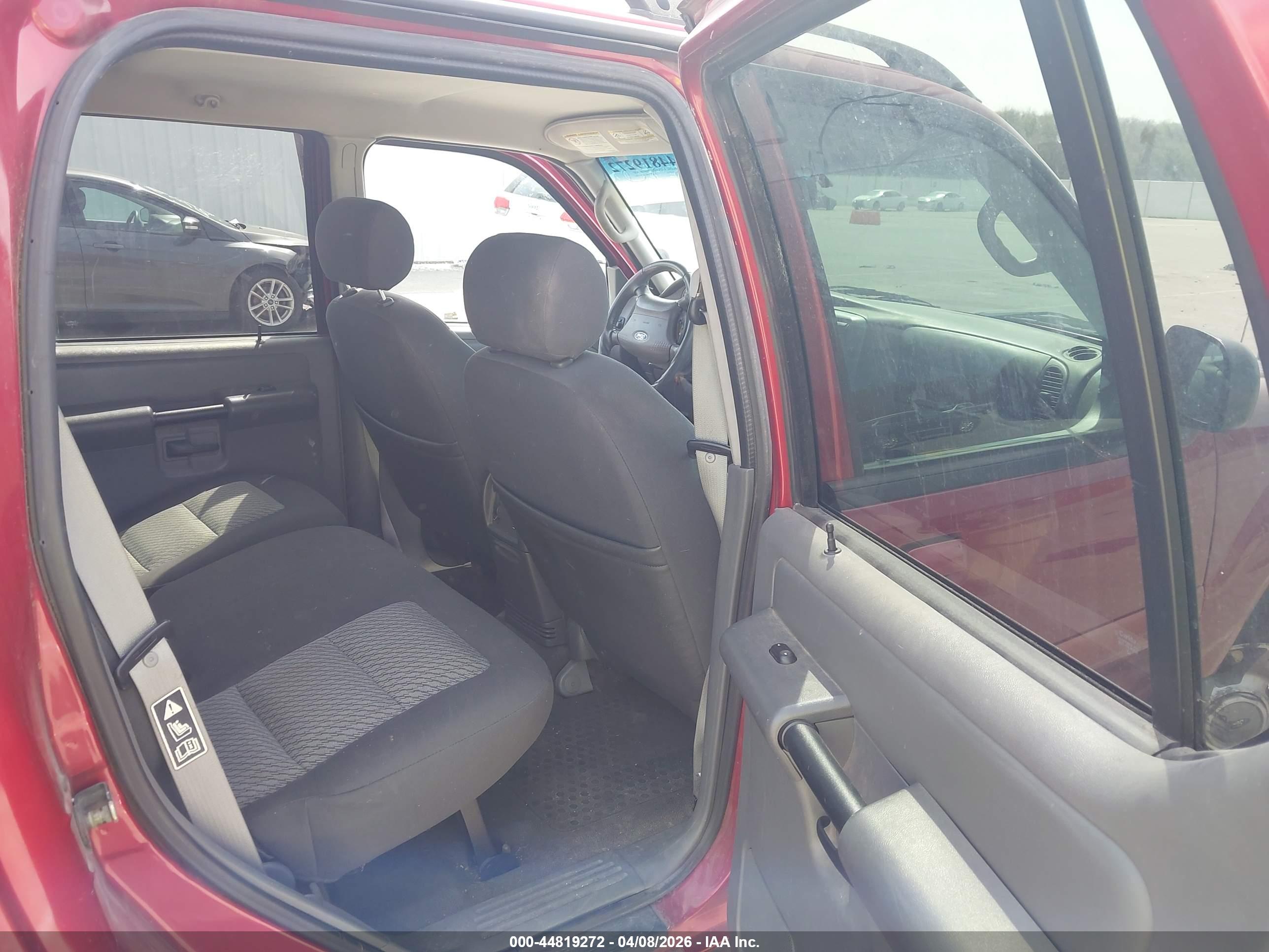 FORD EXPLORER image 8