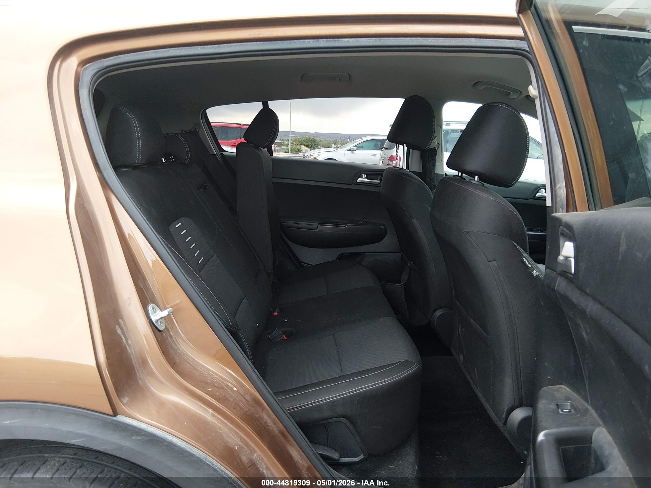 KIA SPORTAGE image 8
