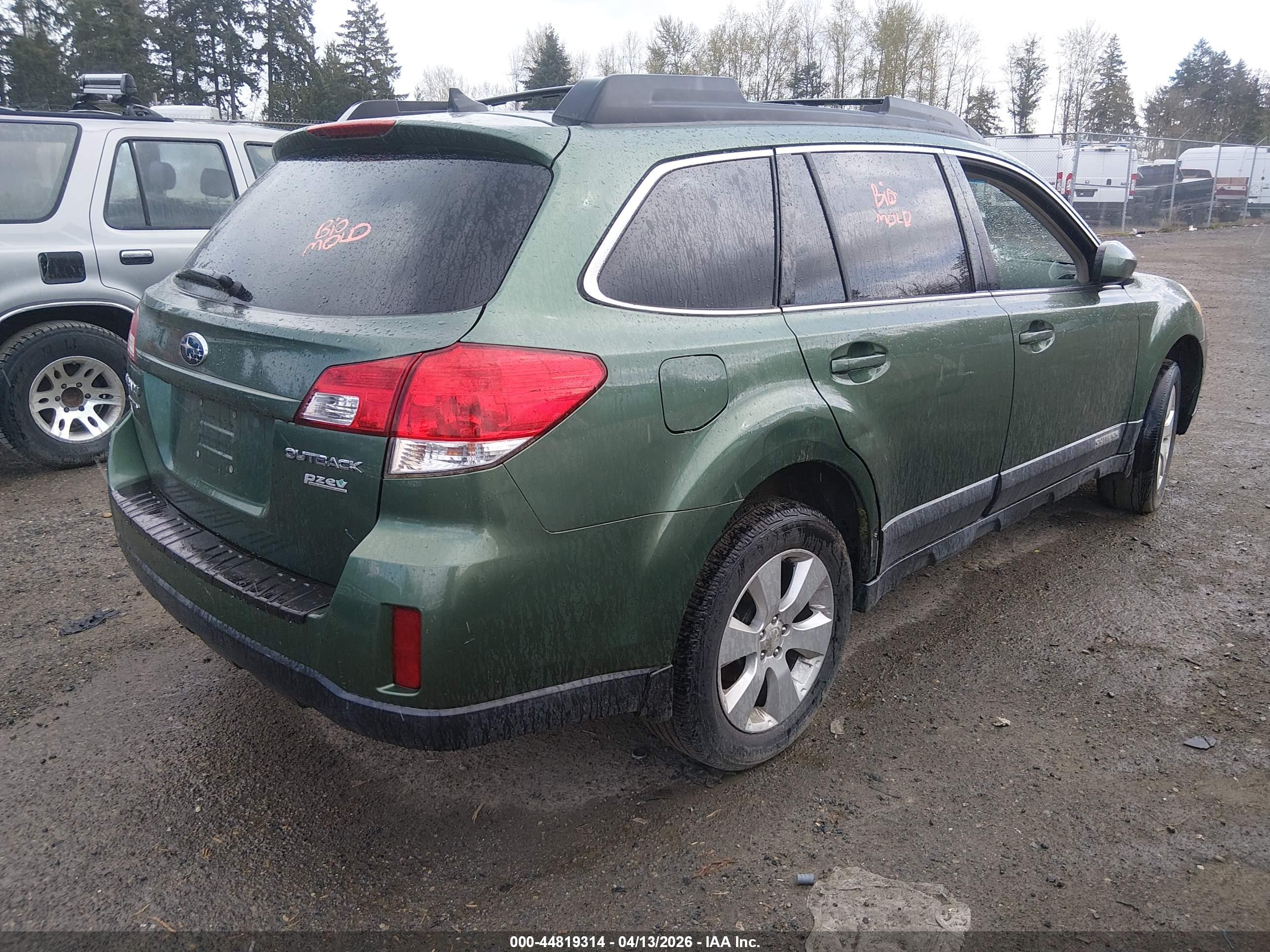 SUBARU OUTBACK image 4