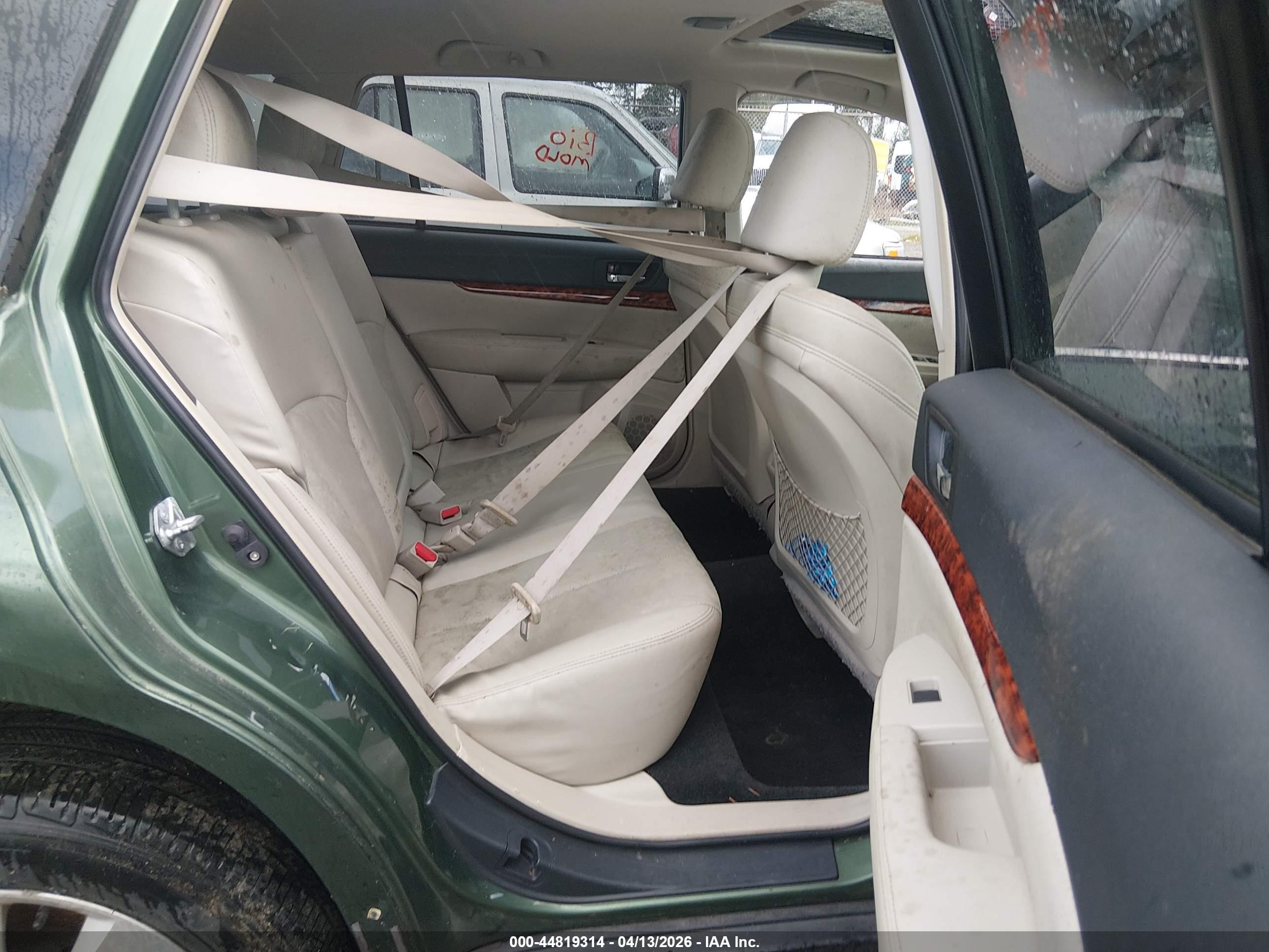 SUBARU OUTBACK image 8