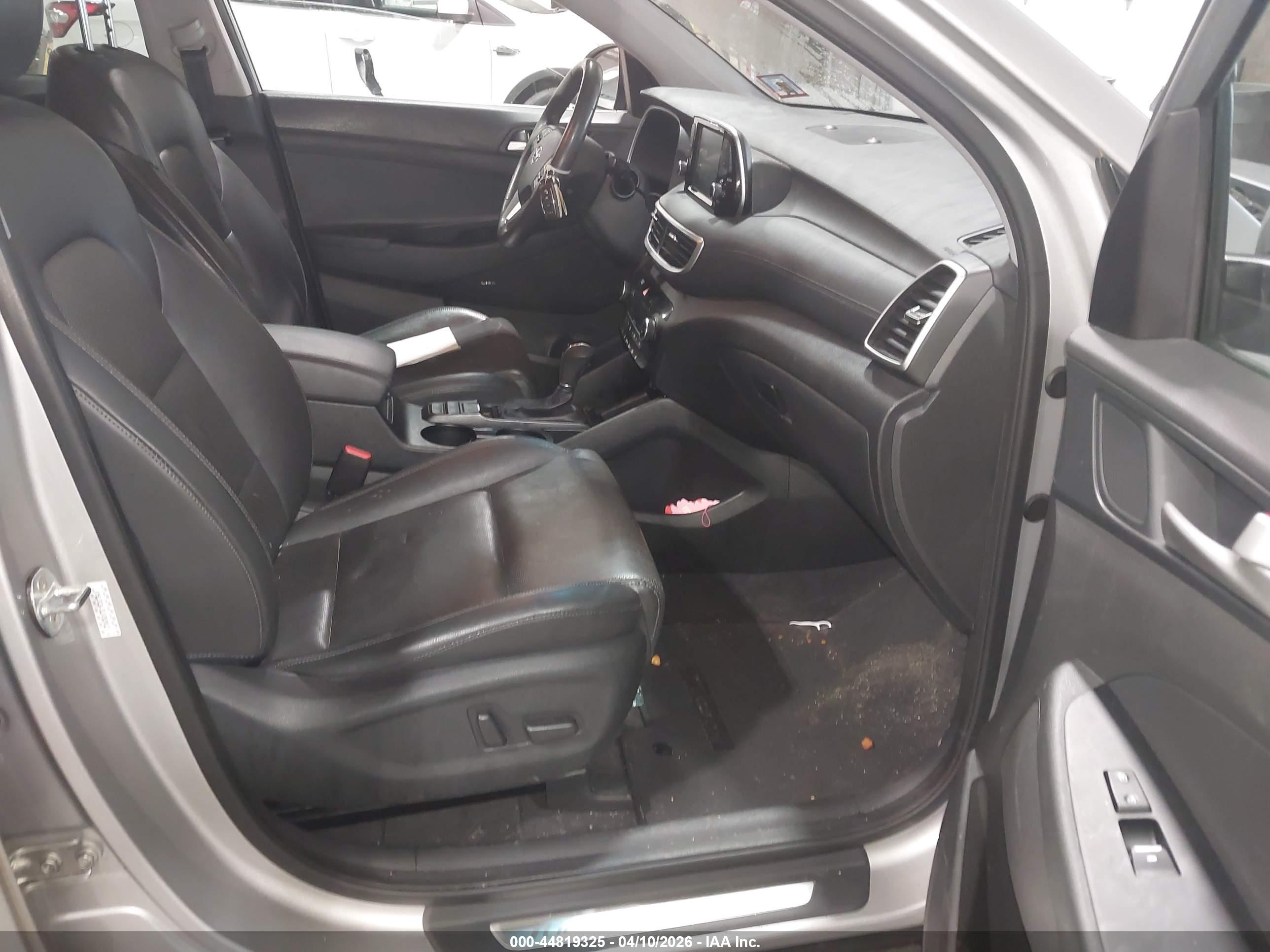 HYUNDAI TUCSON image 5