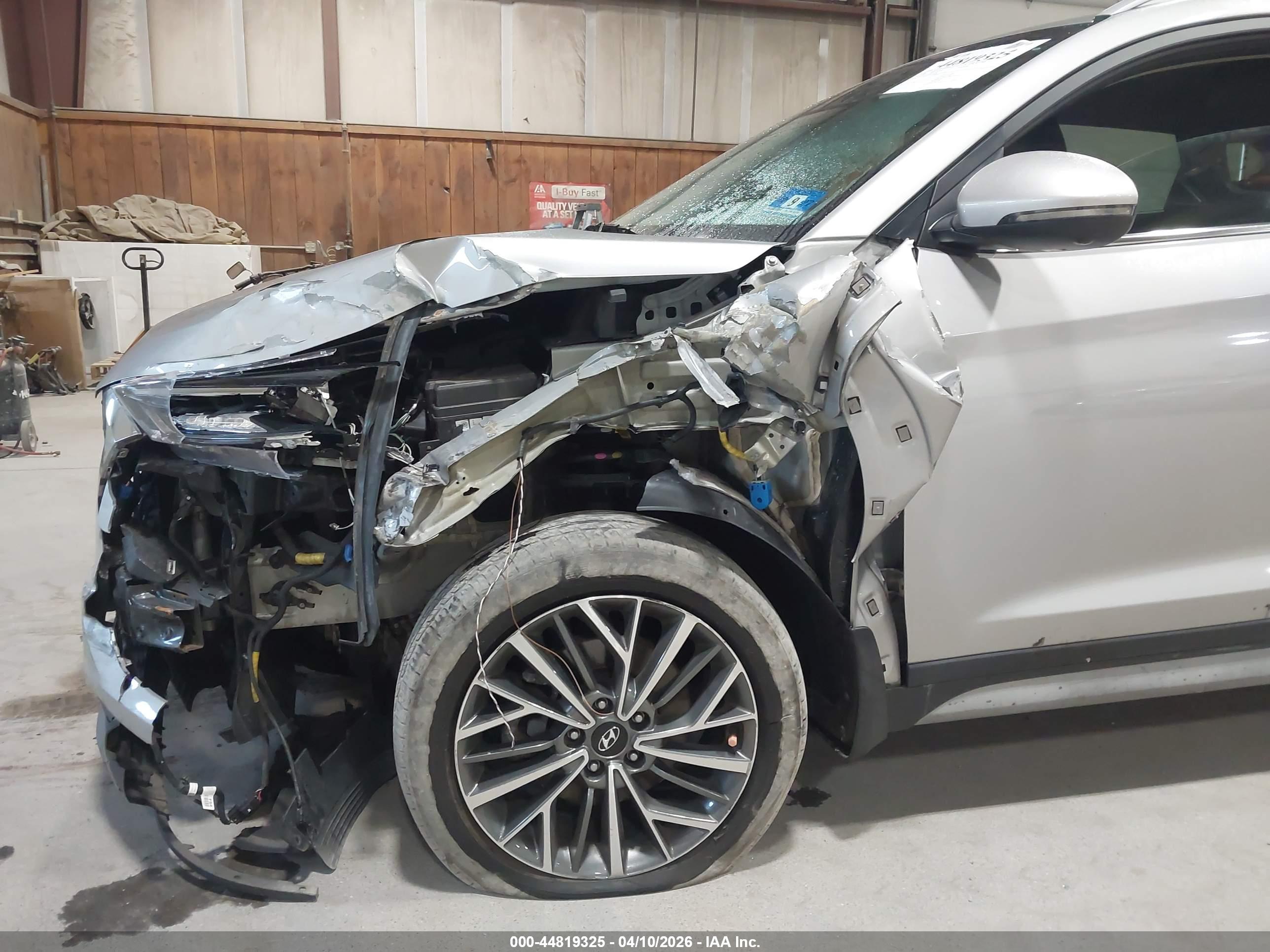 HYUNDAI TUCSON image 6