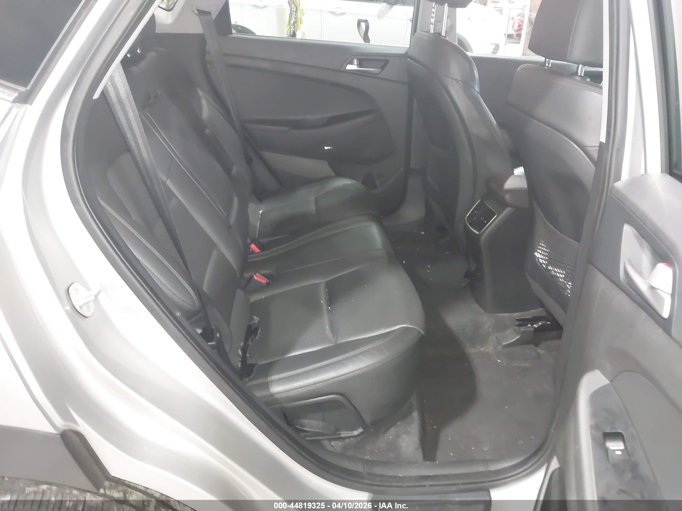 HYUNDAI TUCSON image 8