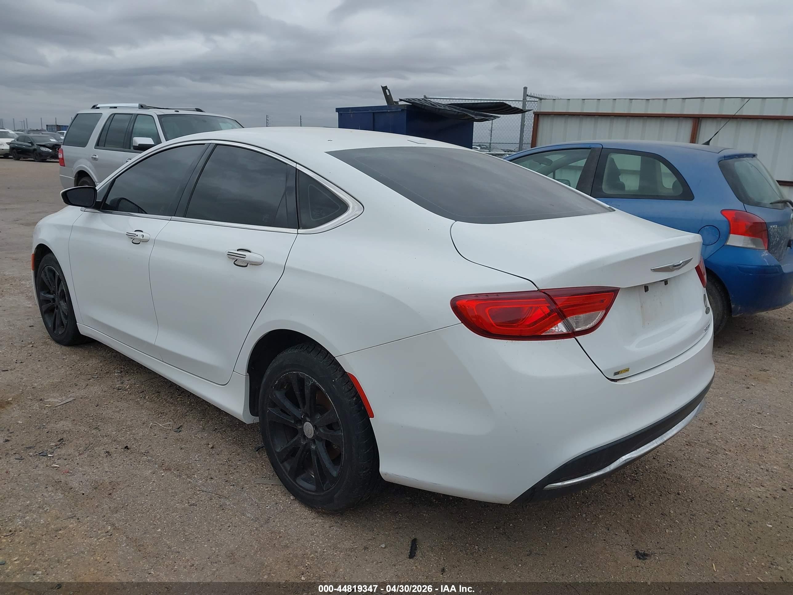 CHRYSLER 200 image 3