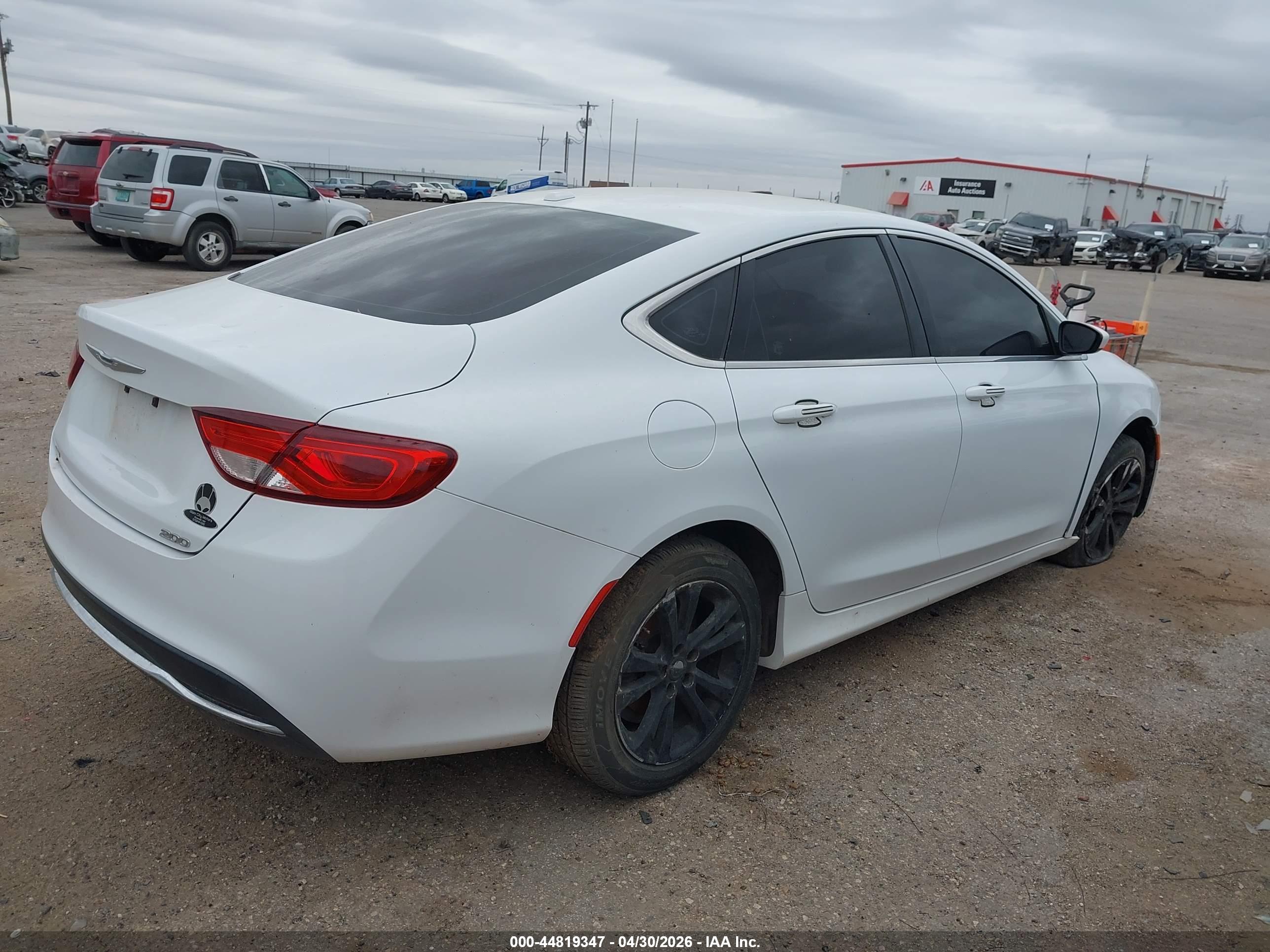 CHRYSLER 200 image 4