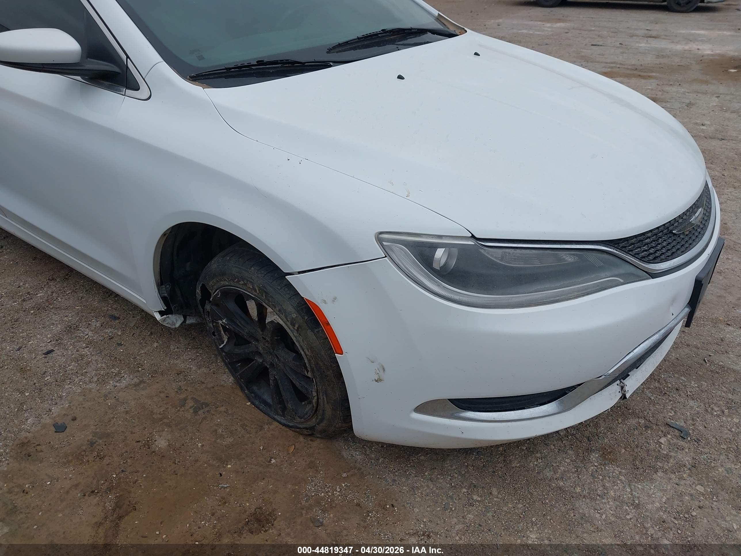 CHRYSLER 200 image 6
