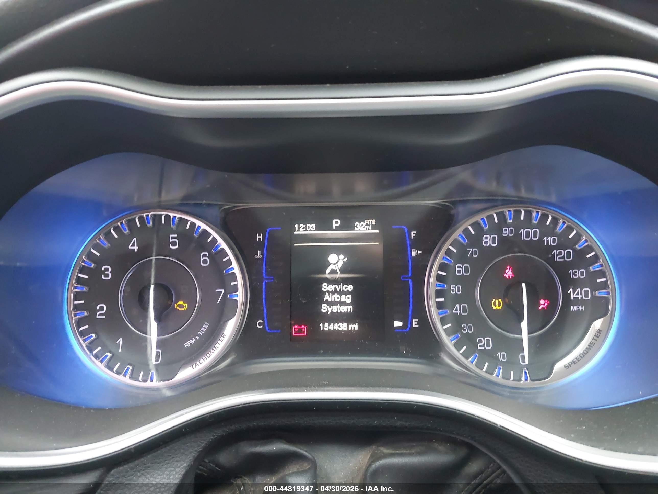 CHRYSLER 200 image 7