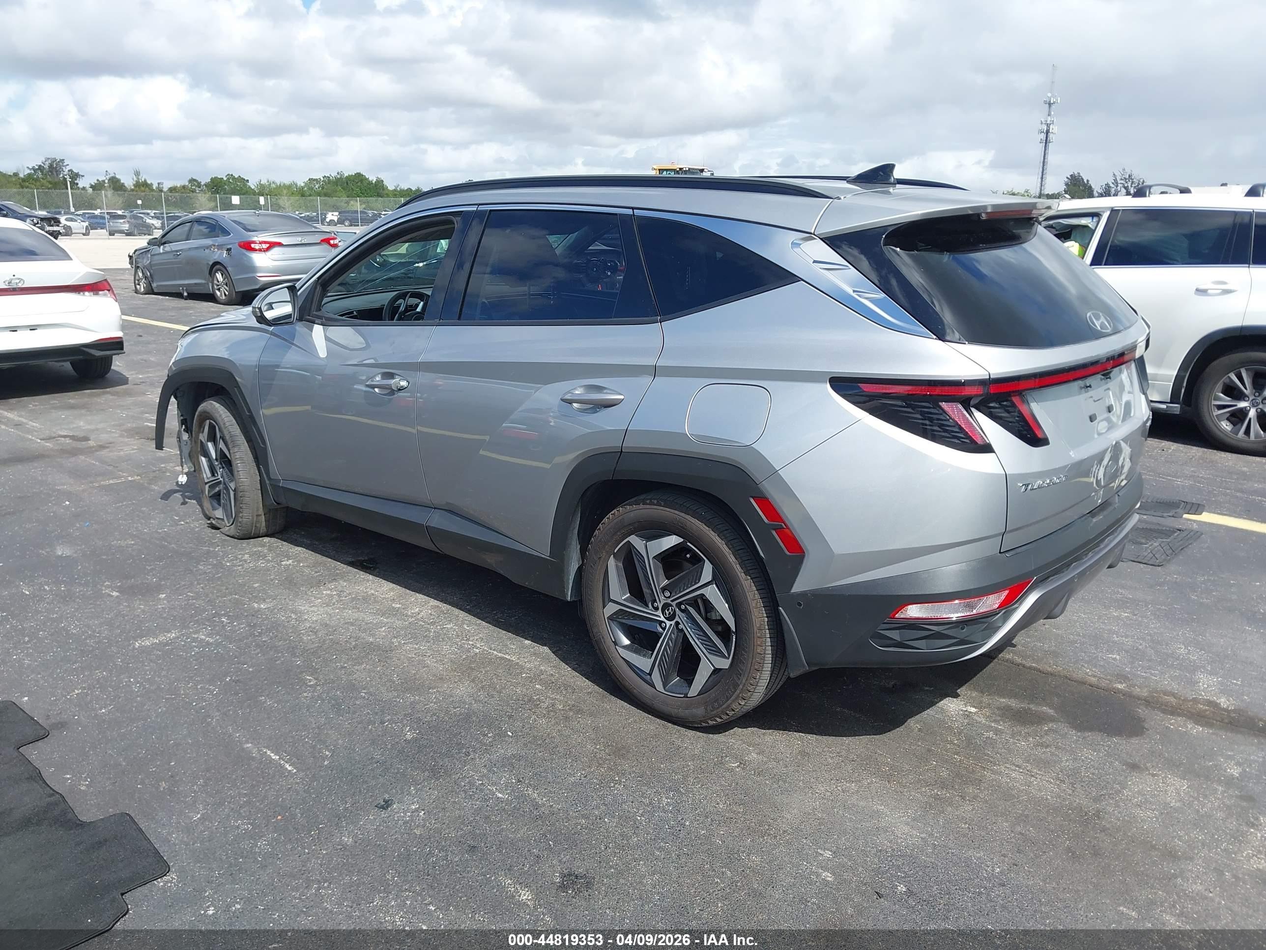 HYUNDAI TUCSON image 3