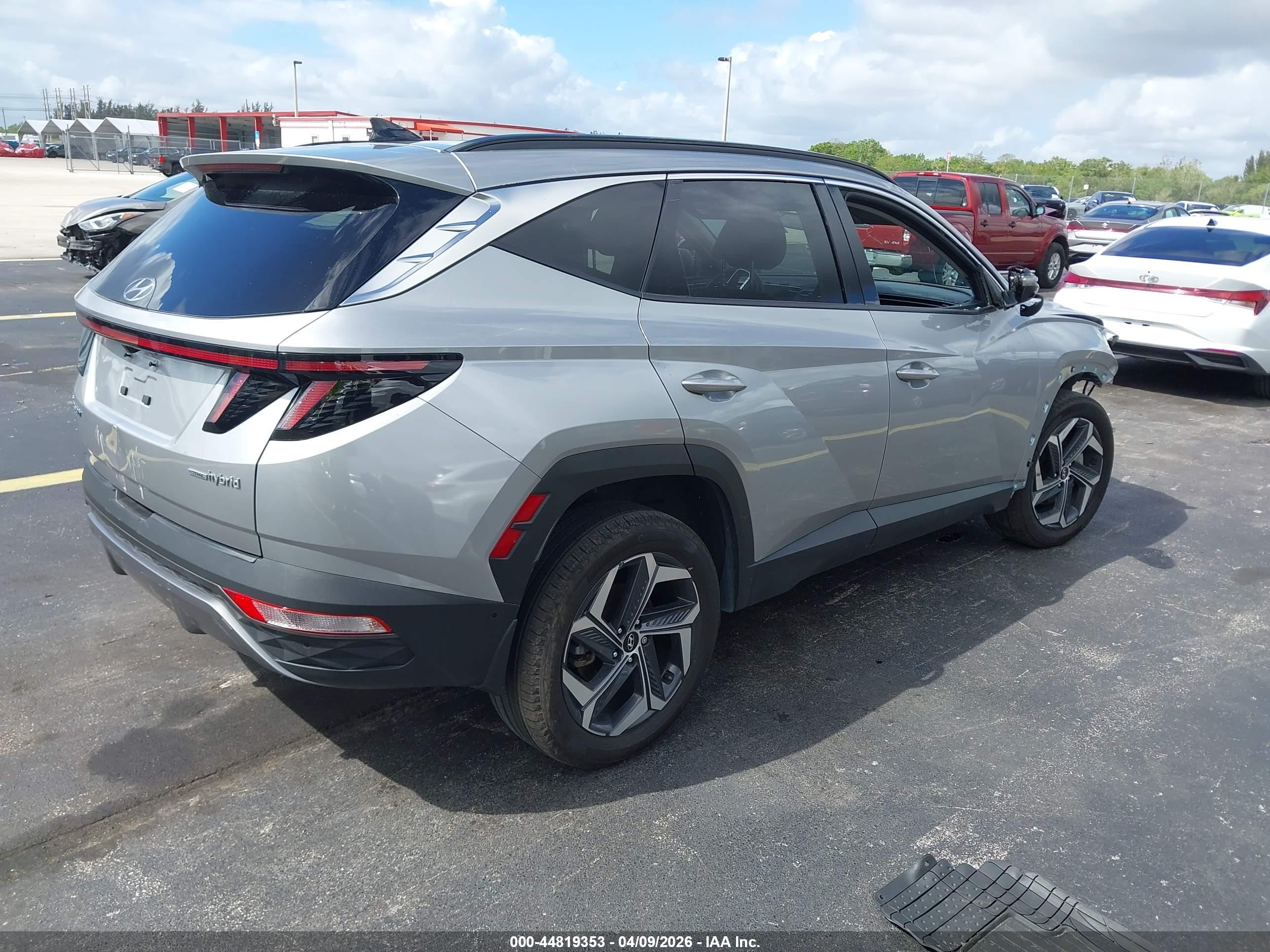 HYUNDAI TUCSON image 4