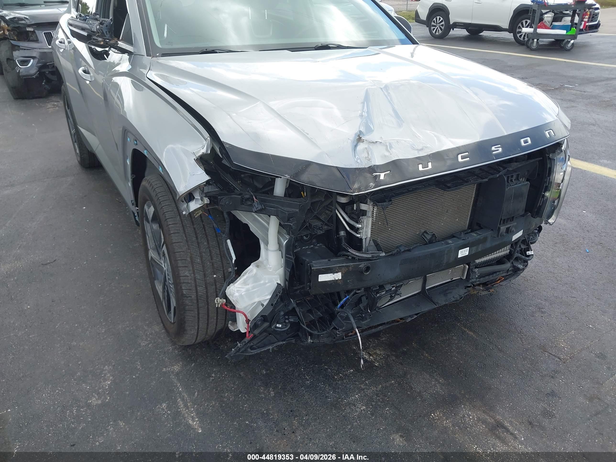 HYUNDAI TUCSON image 6