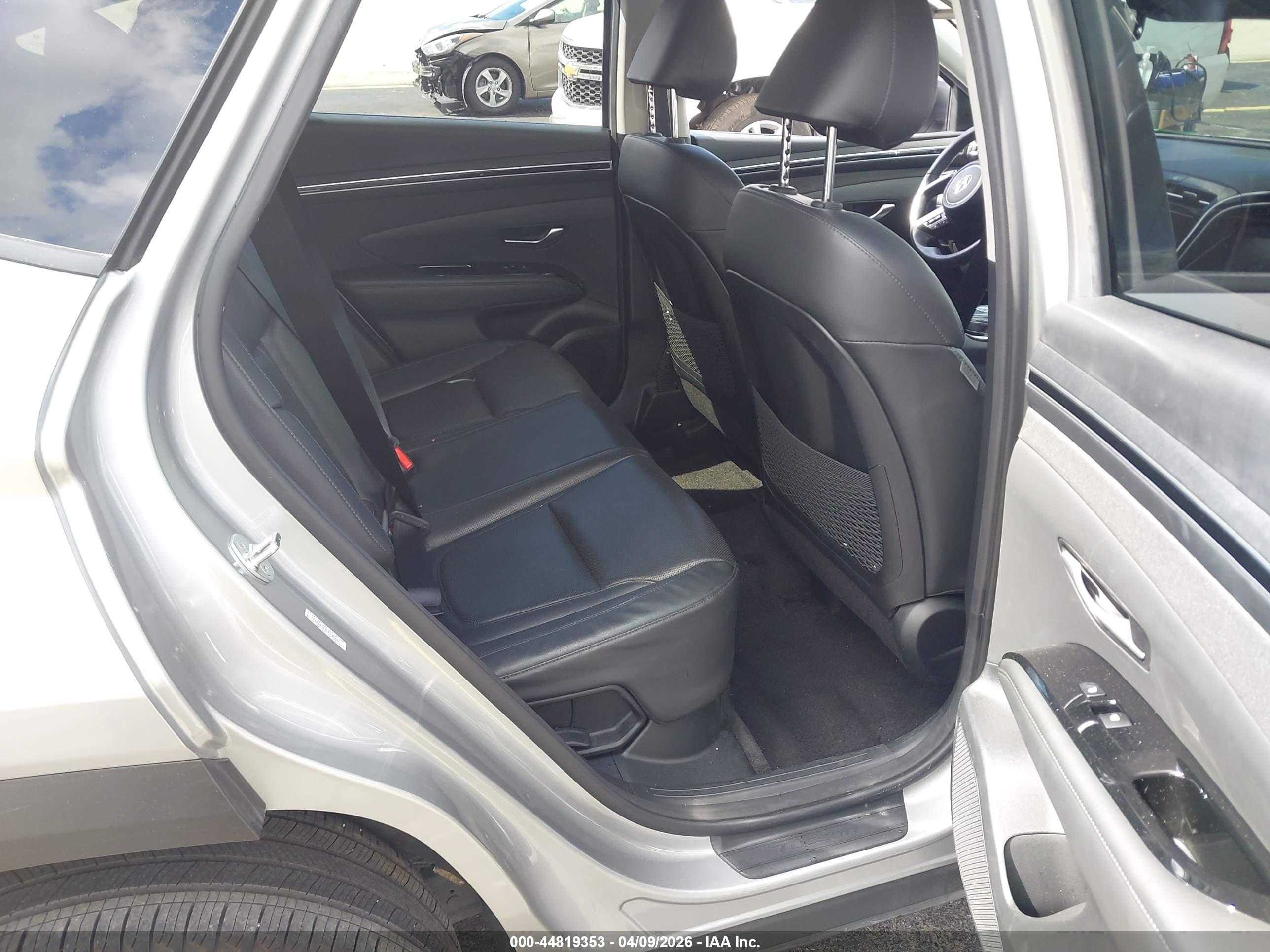 HYUNDAI TUCSON image 8