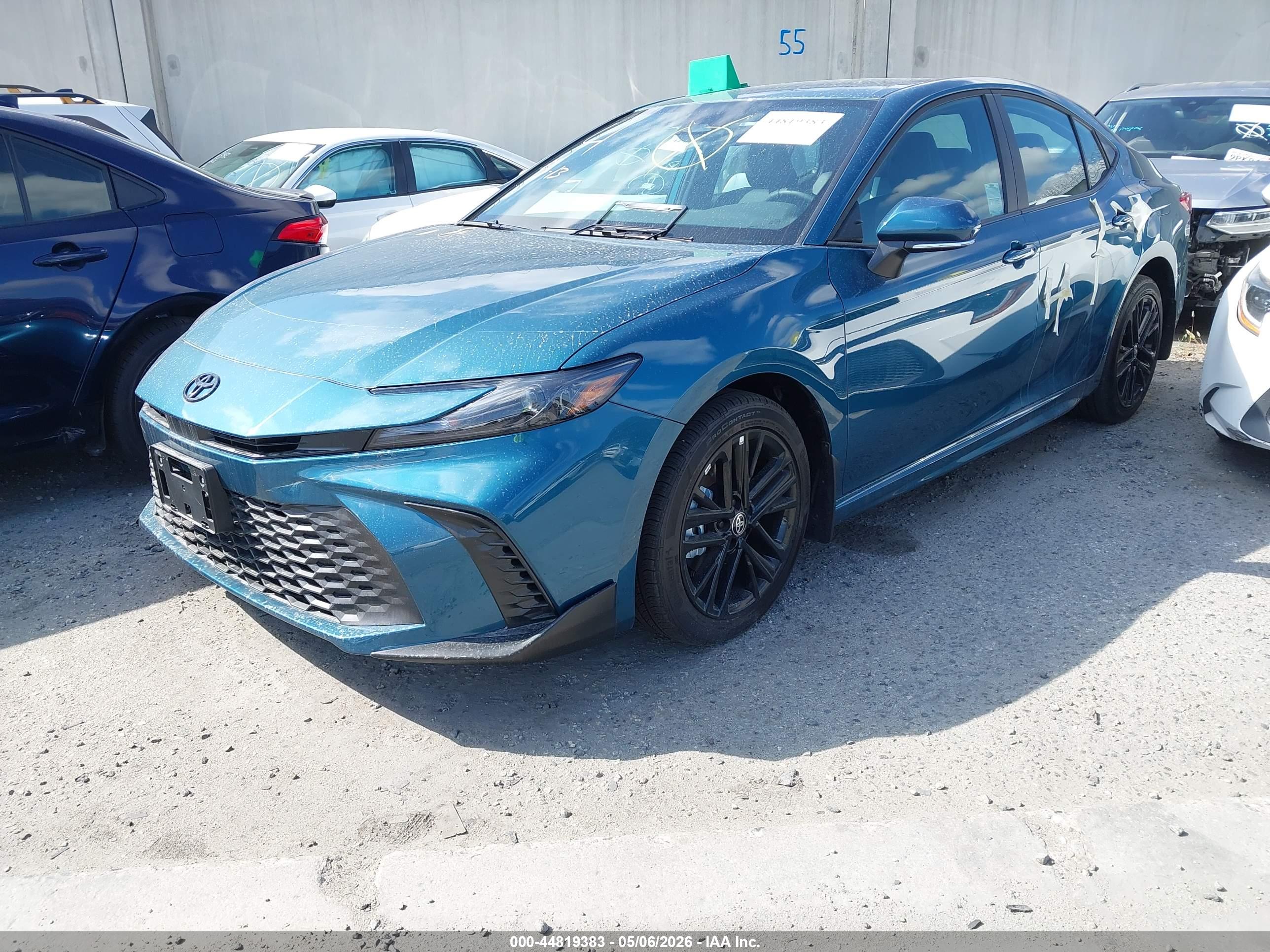 TOYOTA CAMRY image 2