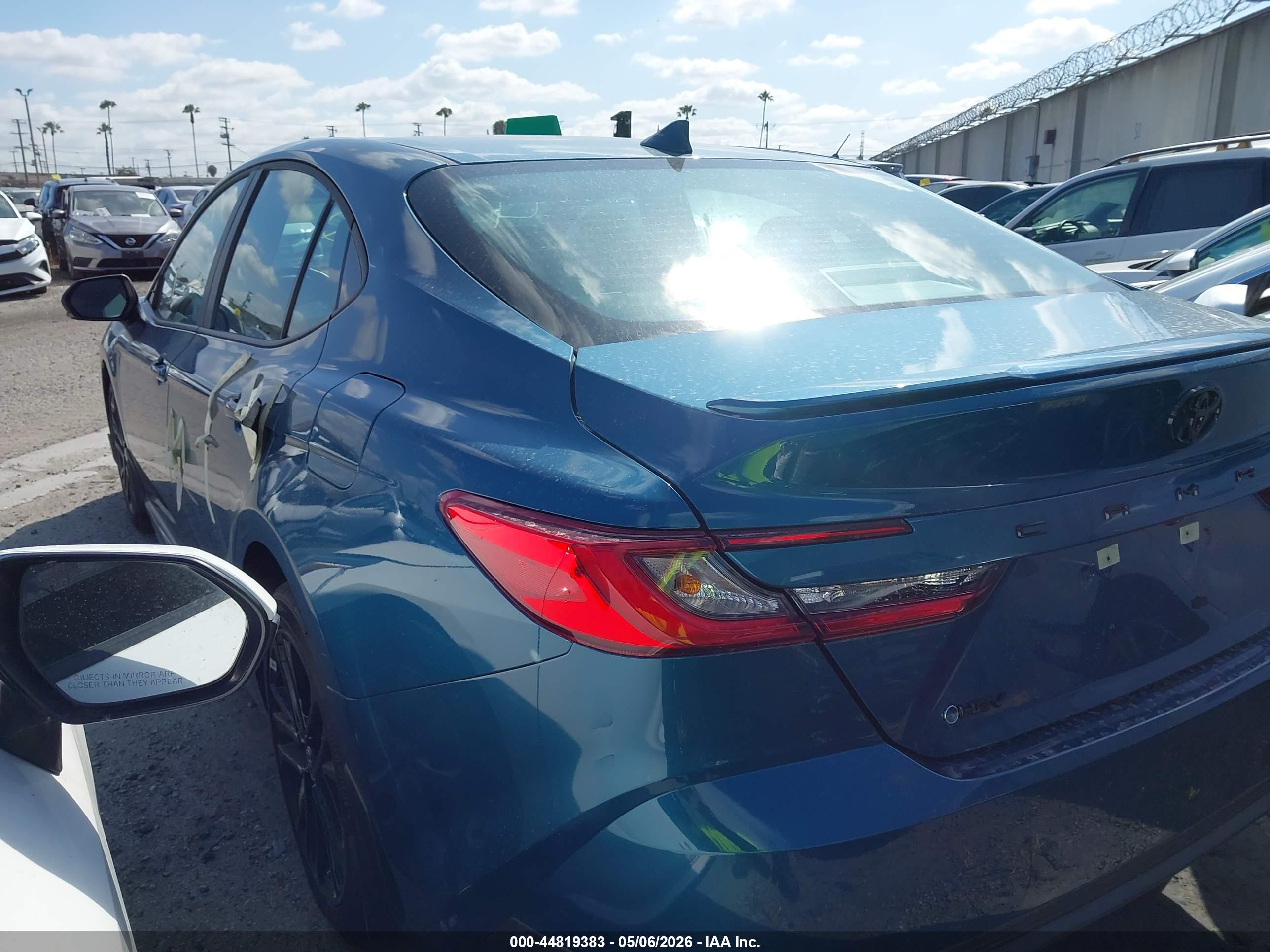 TOYOTA CAMRY image 3