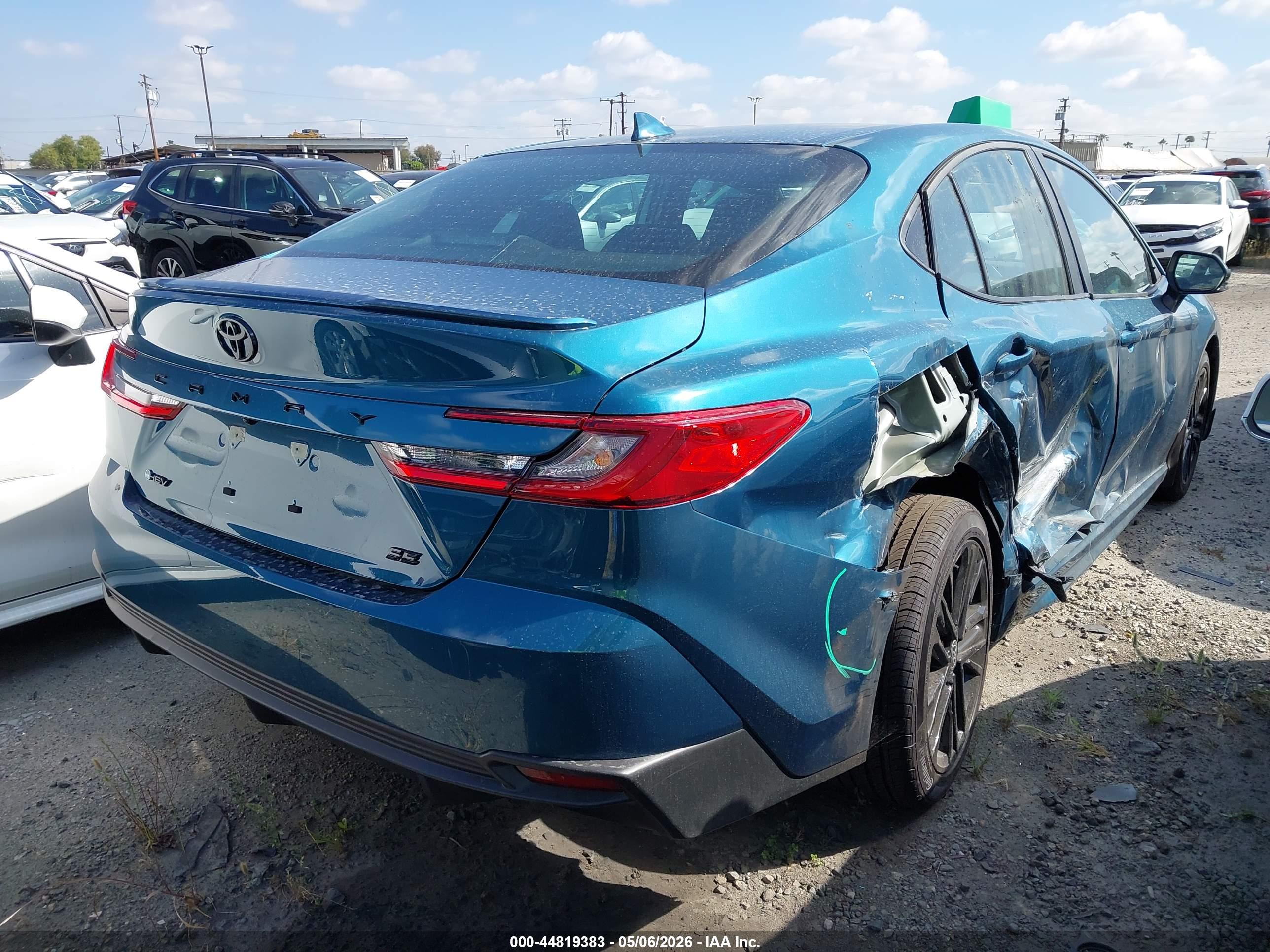 TOYOTA CAMRY image 4