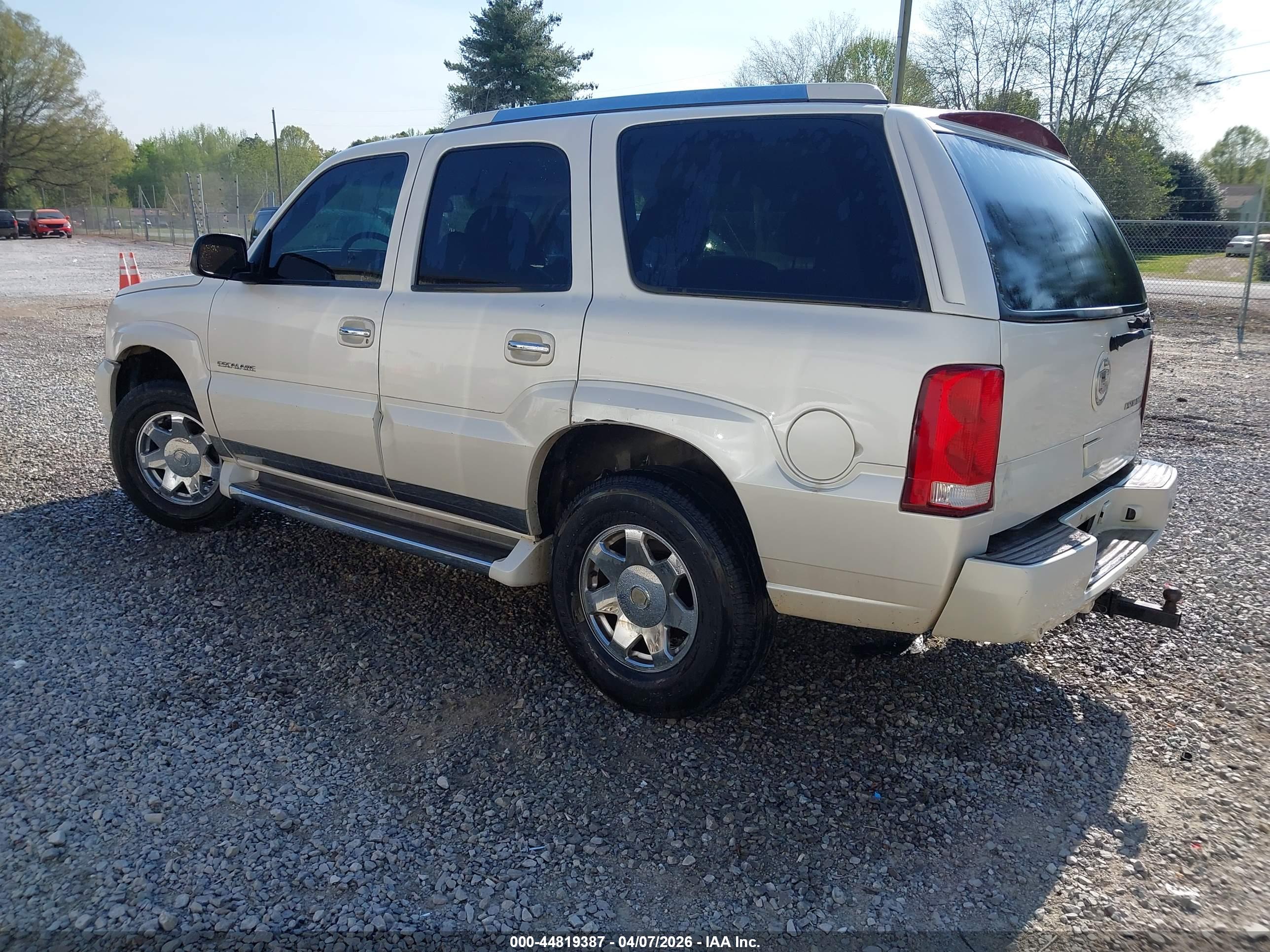 CADILLAC ESCALADE image 3