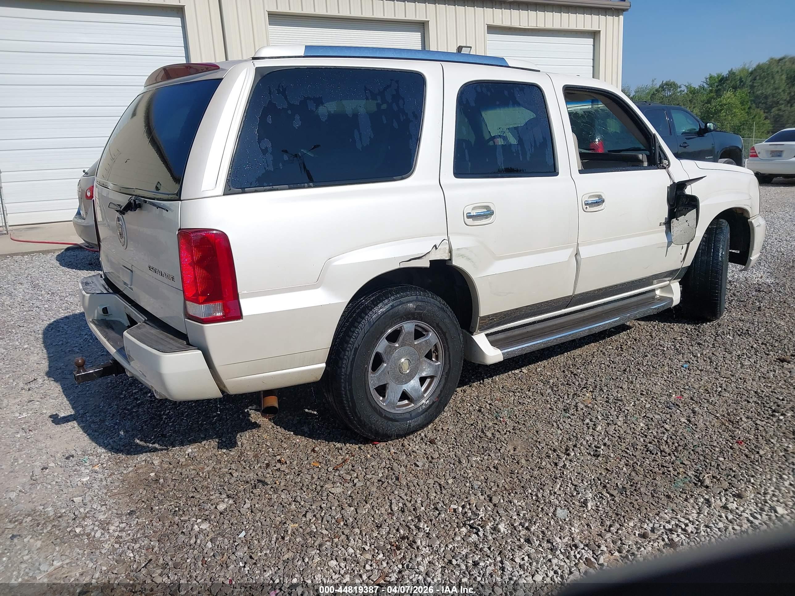 CADILLAC ESCALADE image 4