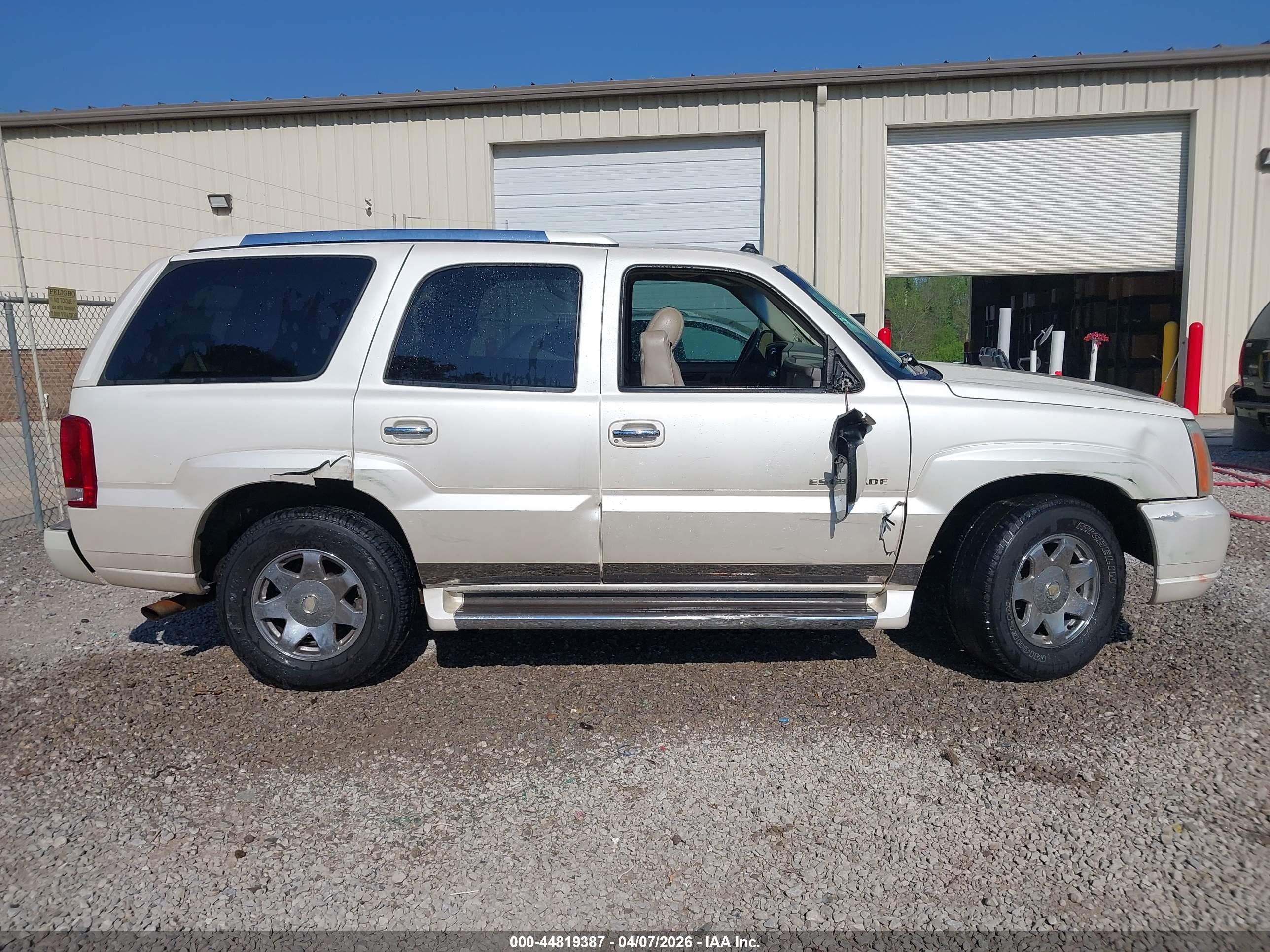 CADILLAC ESCALADE image 6