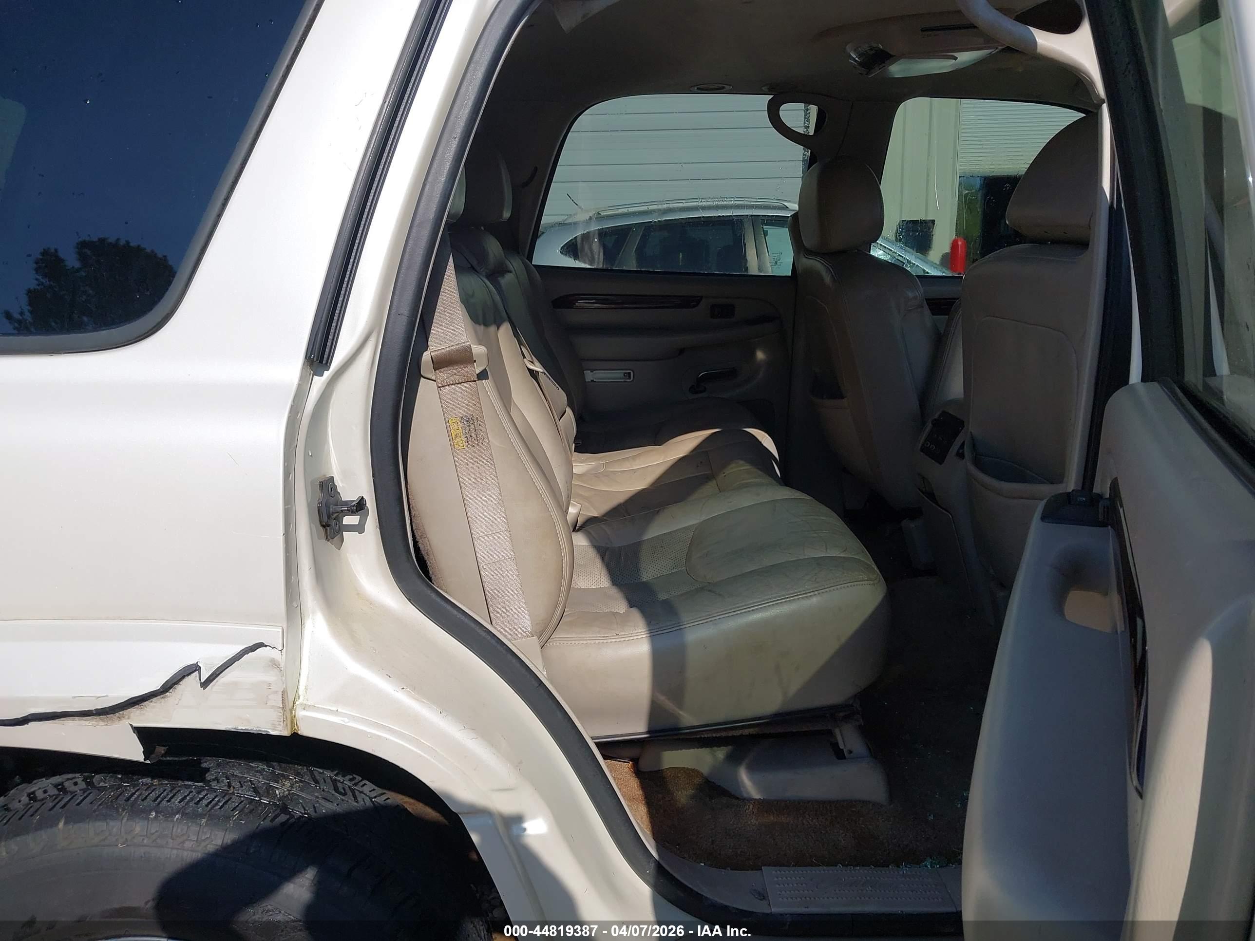 CADILLAC ESCALADE image 8