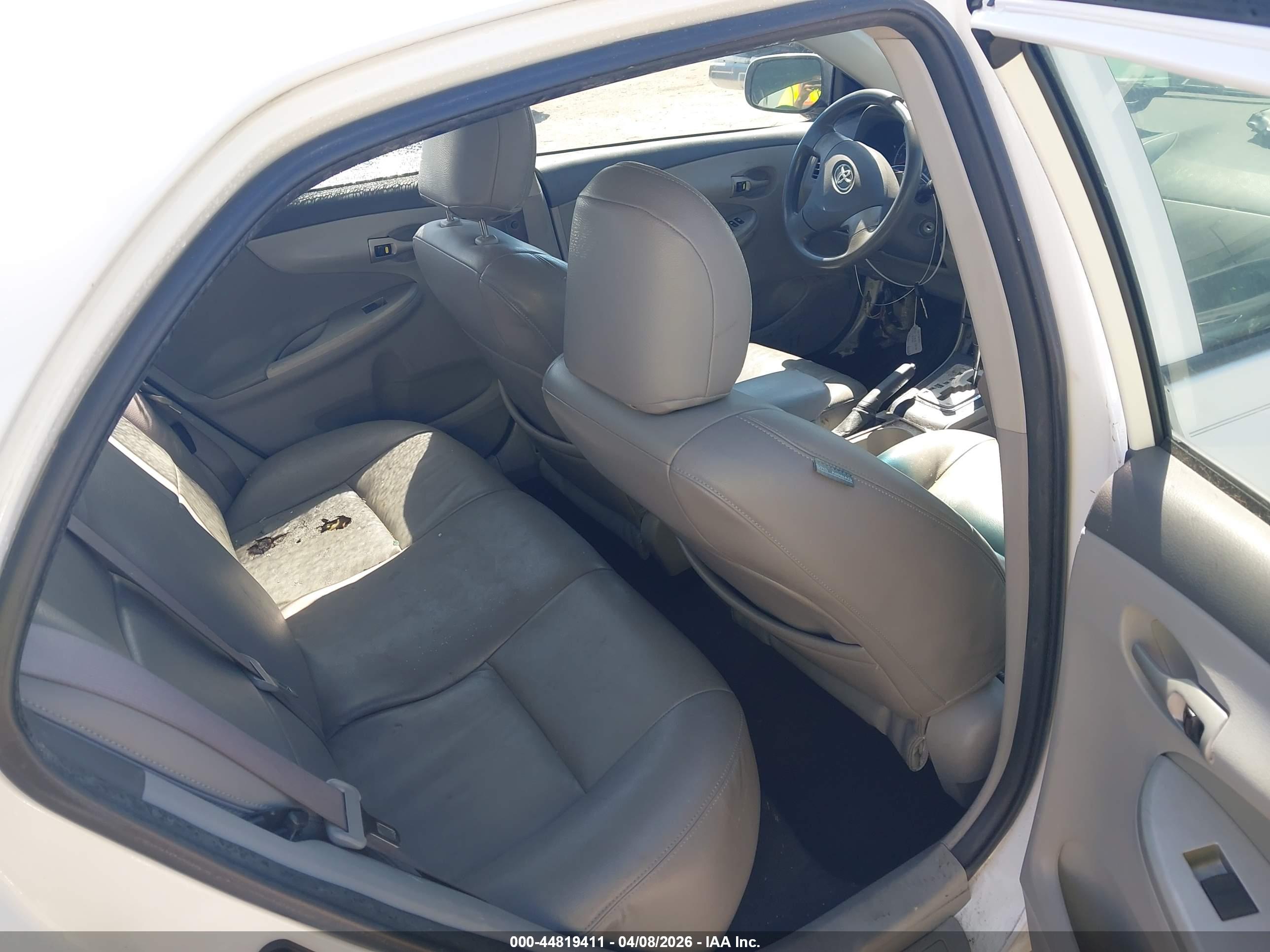 TOYOTA COROLLA image 8