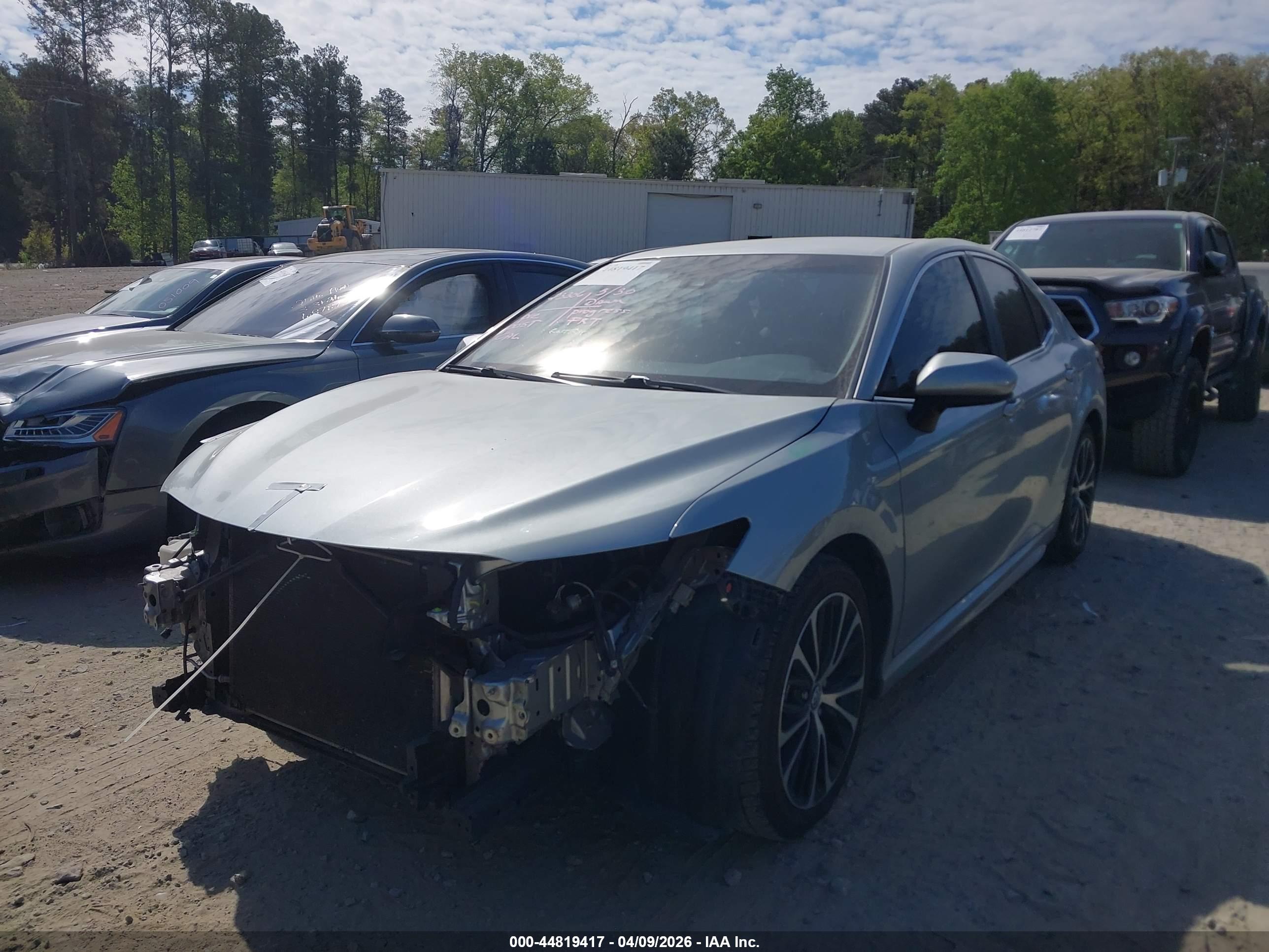 TOYOTA CAMRY image 2